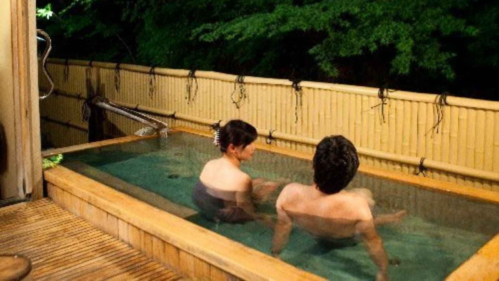 [Open-air bath, Hozan no Yu] Mixed bathing is also allowed during private times.