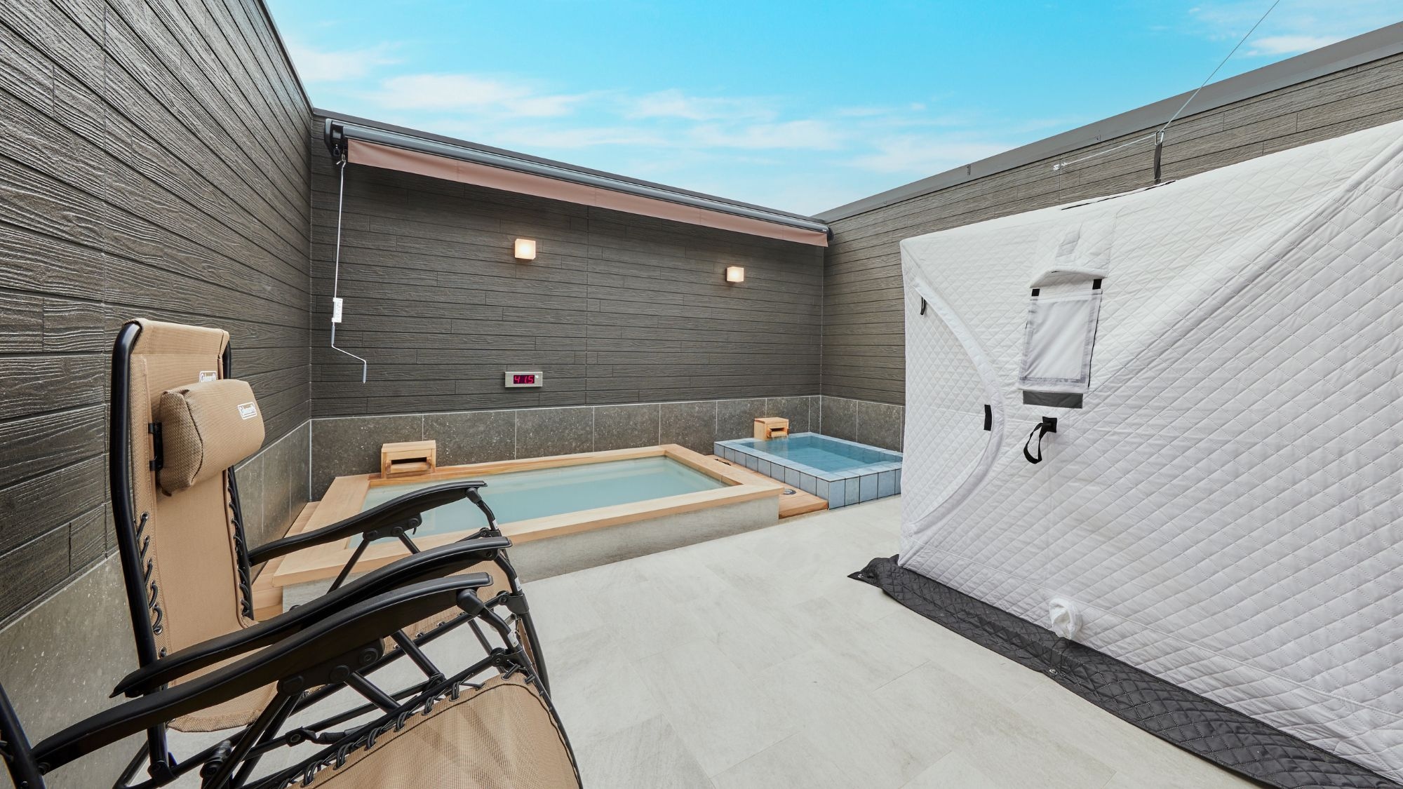 Open-air bath and tent sauna