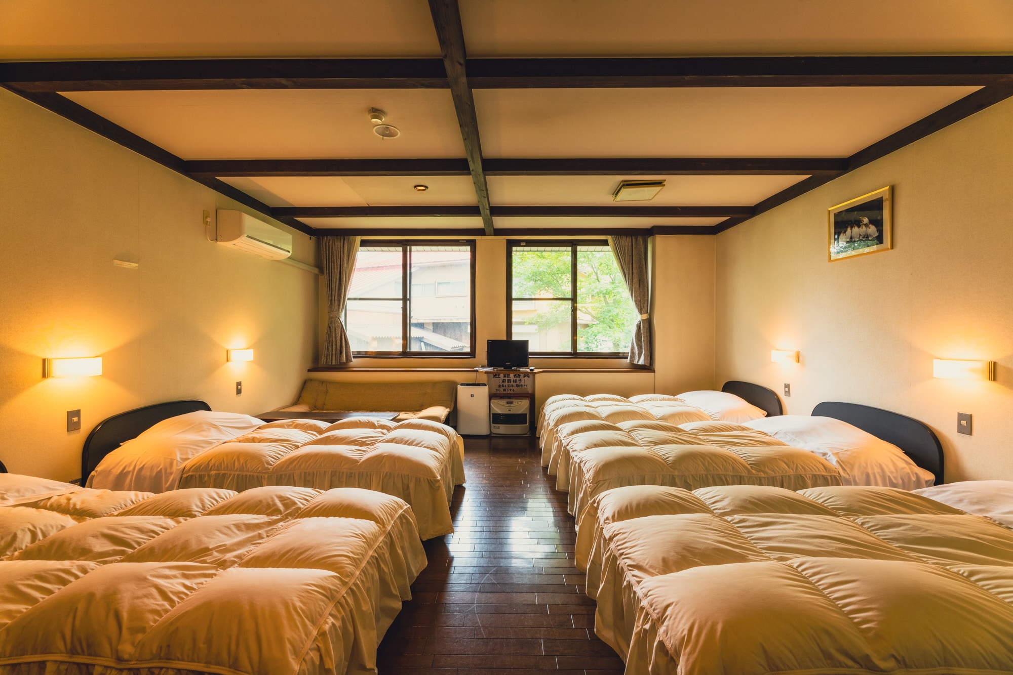 Western-style room for 5 people