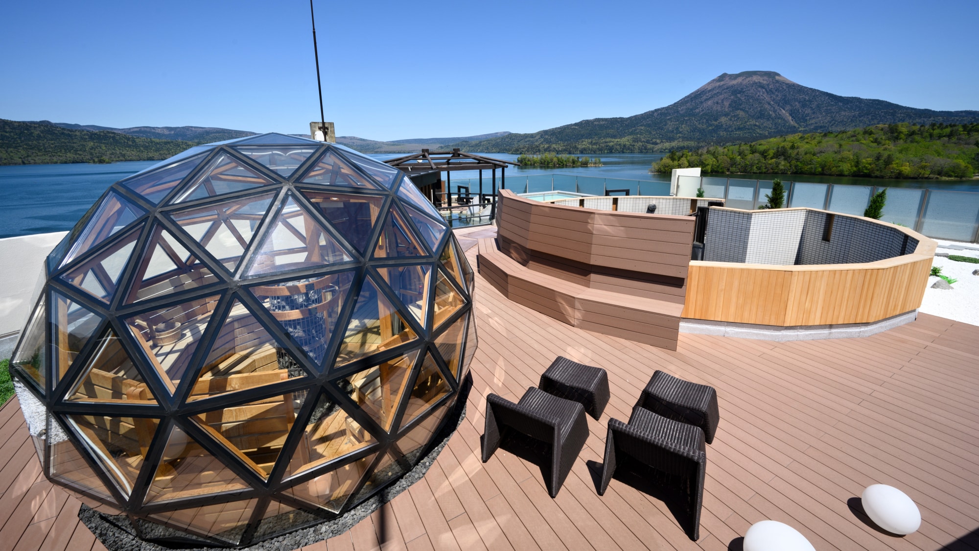 Rooftop observation dome sauna / Sauna where you can feel the great nature of Lake Akan (image)
