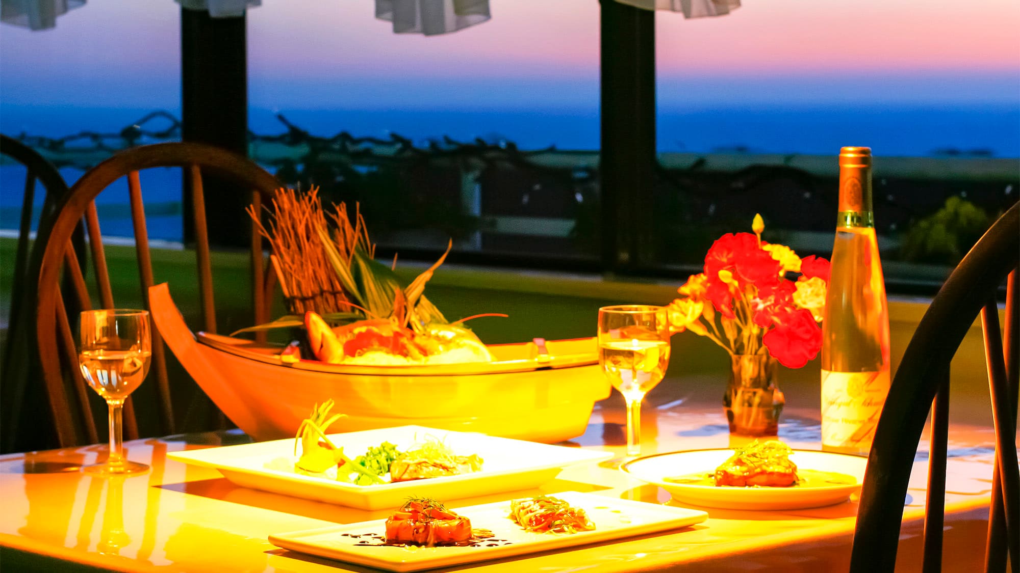 ・Dining: Enjoy a special time watching the sunset
