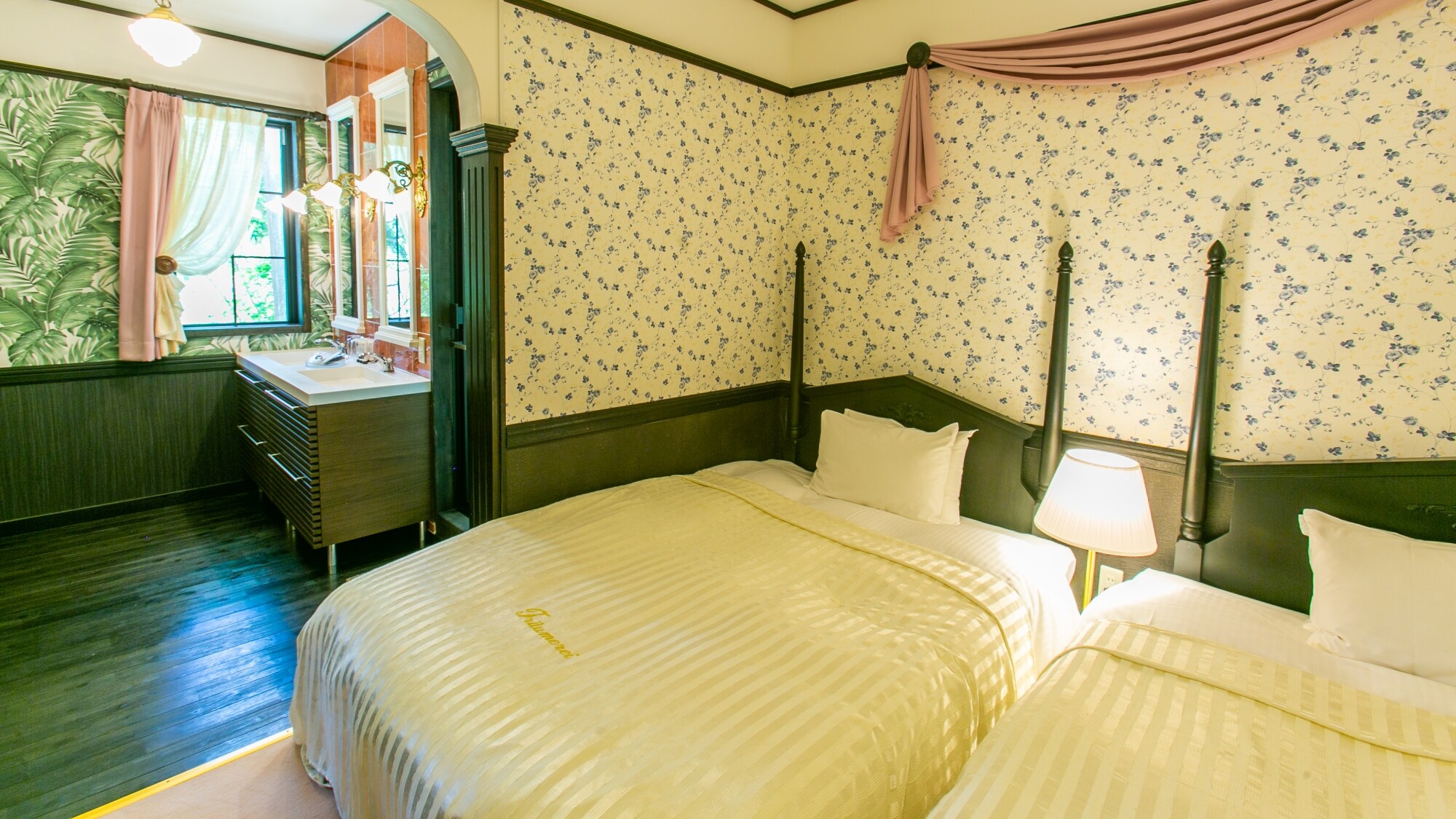 [With semi-open-air bath] Executive Suite <42 square meters> with bedroom, dining room and living room