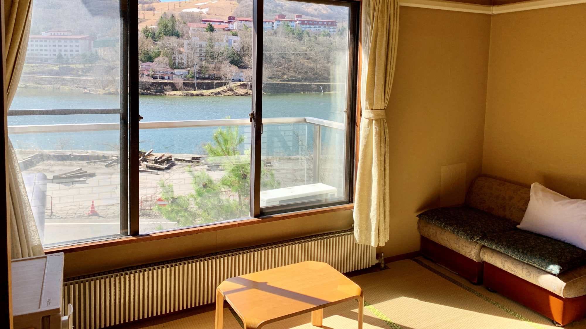 *10 tatami mat Japanese-style room + spacious veranda/Standard type Japanese-style room. Rooms facing Lake Shirakaba and Kurumayama are available.