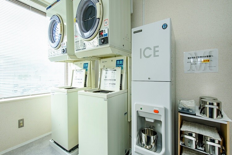 Laundry & ice machine