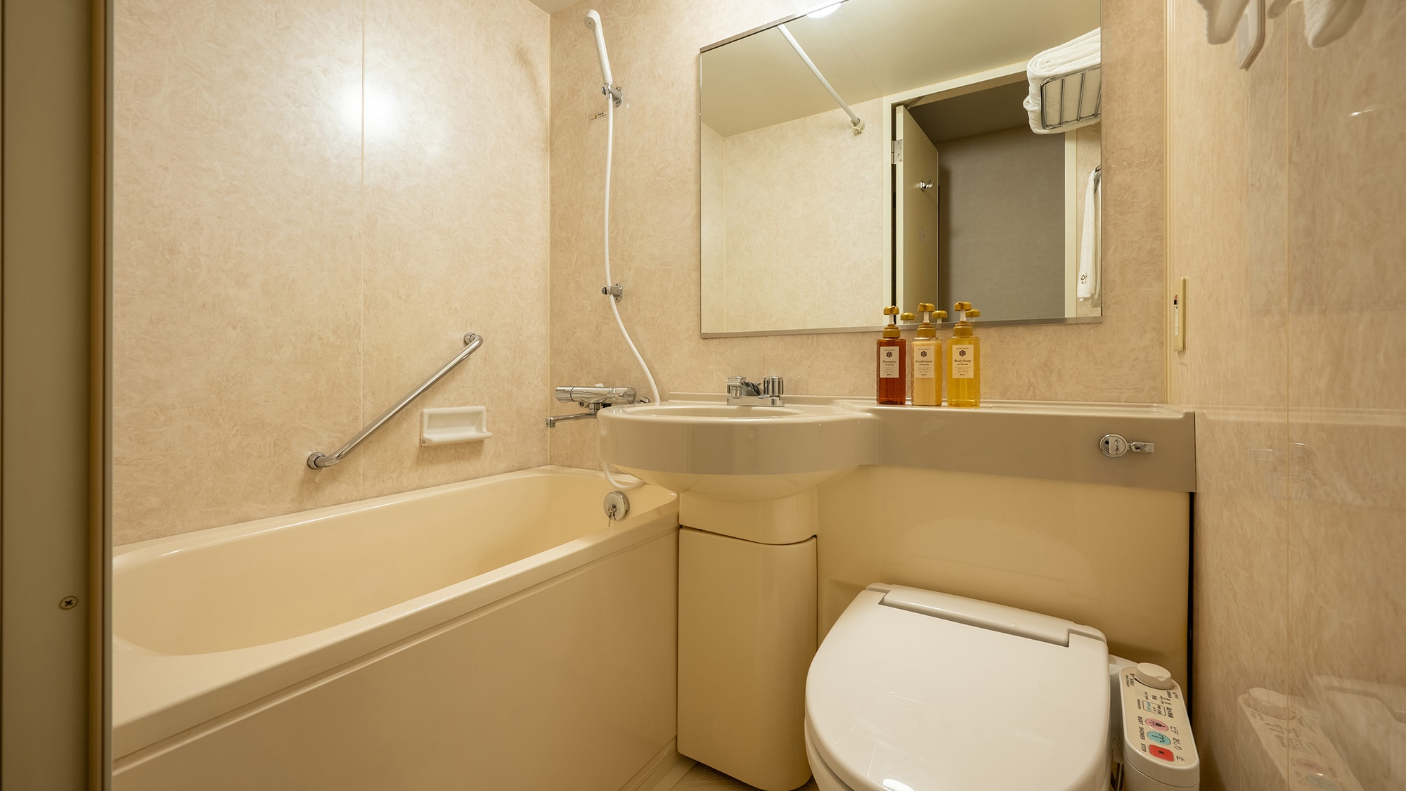 [Bathroom] All rooms have a unit bathroom.