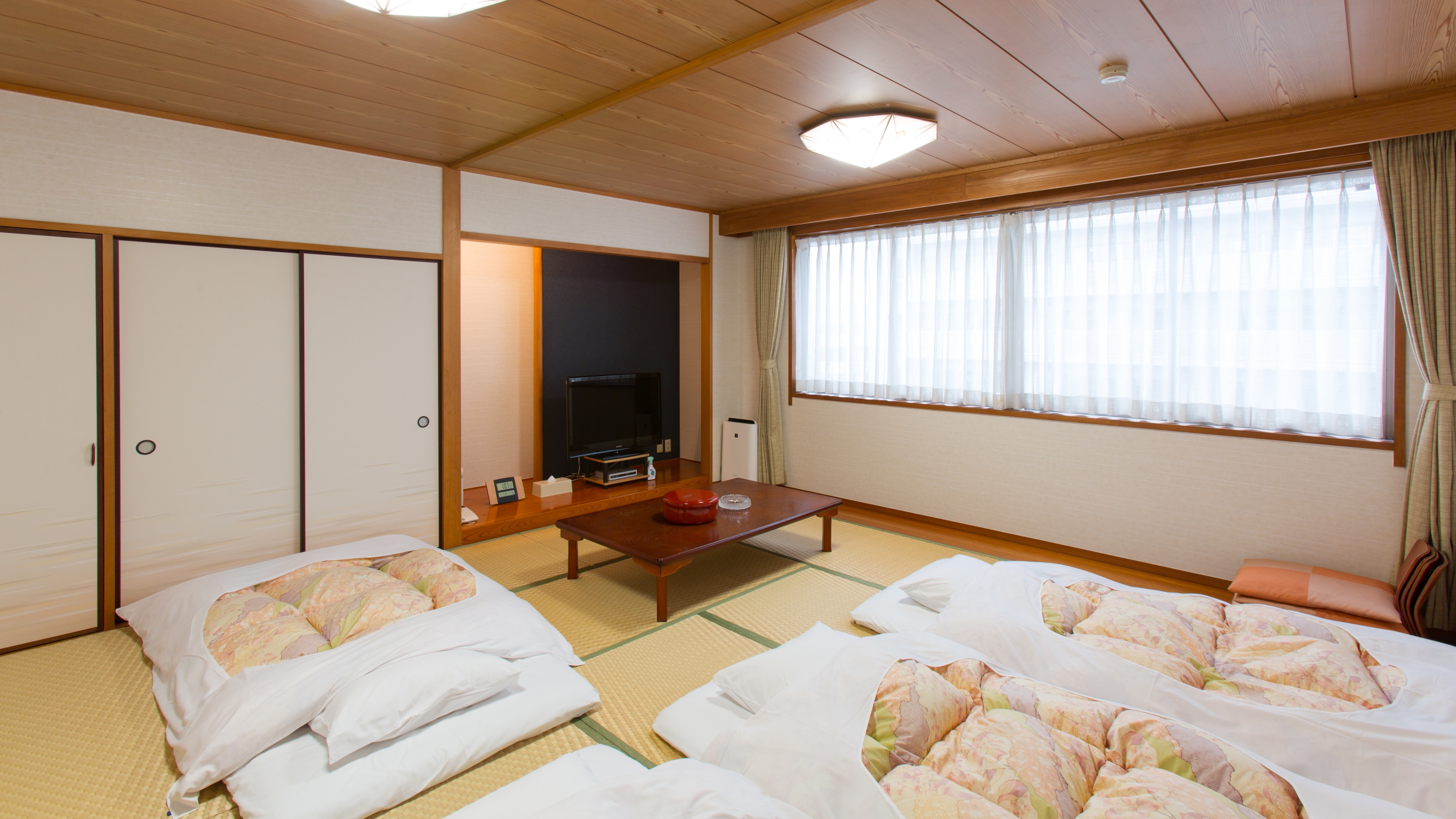 [All rooms non-smoking] Japanese-style room 12.5 tatami mats (maximum 6 people allowed)