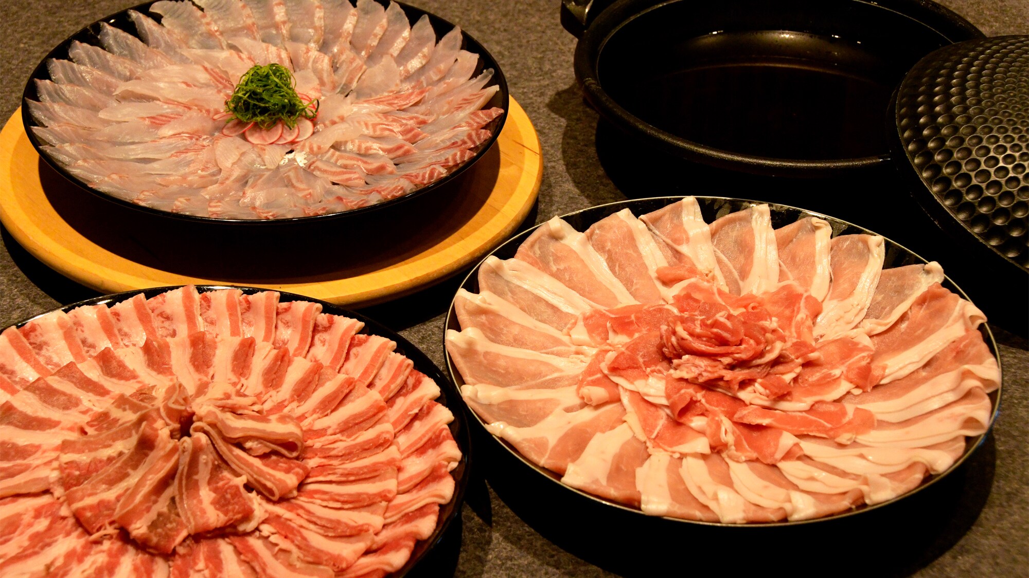 Bao nhiêu shabu-shabu cá, thịt bò và thịt lợn địa phương tùy thích