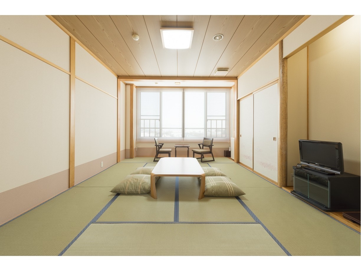 The 12 tatami Japanese-style room can comfortably accommodate up to four people.