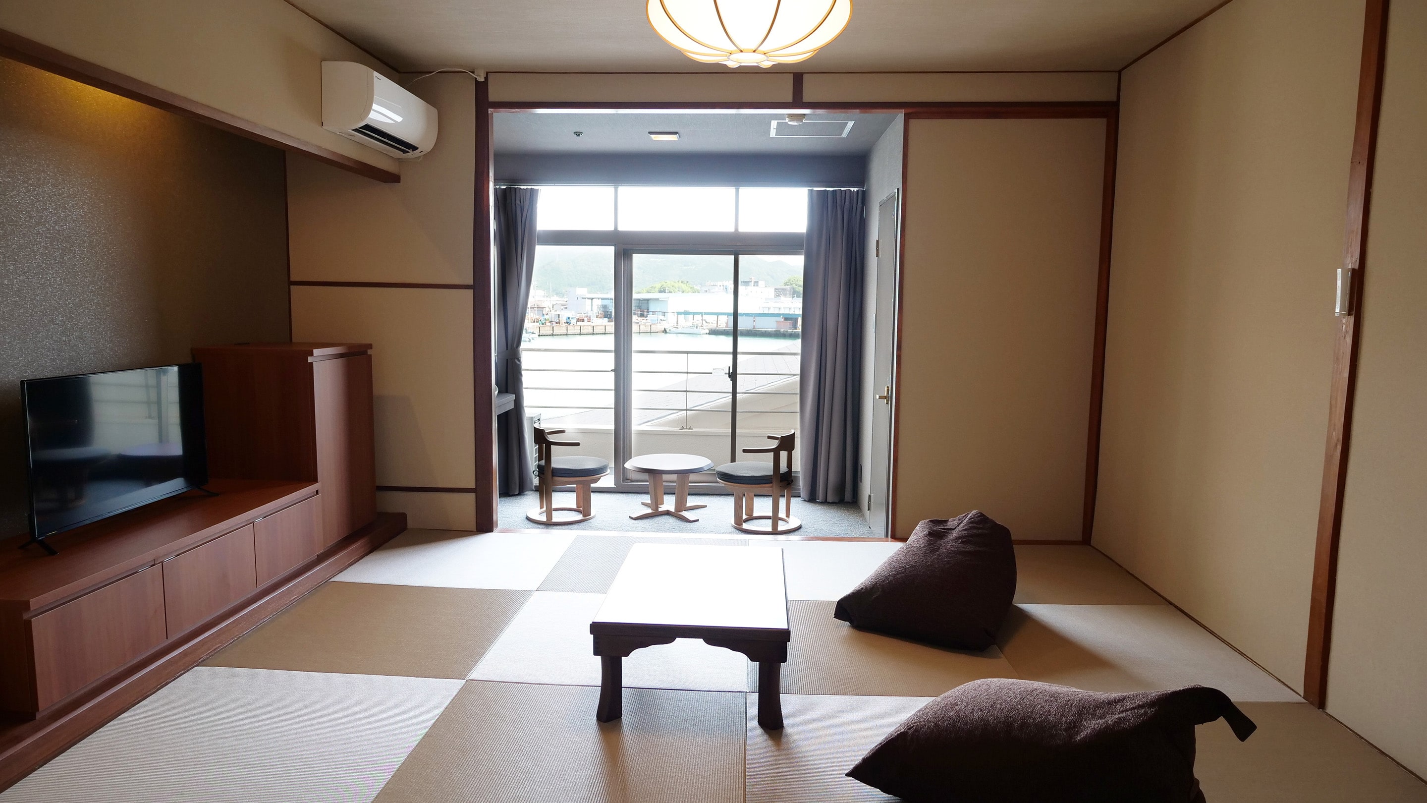 ห้องพักแบบมาตรฐานสไตล์ญี่ปุ่น พักได้ 3 ท่าน ไม่มีห้องอาบน้ำภายใน *ตัวอย่างห้องพัก