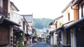 [Yokaichi/Gokoku Townscape] About 7 minutes walk from the Chikiyobashi bus stop on the Iyotetsu Nanyo Bus