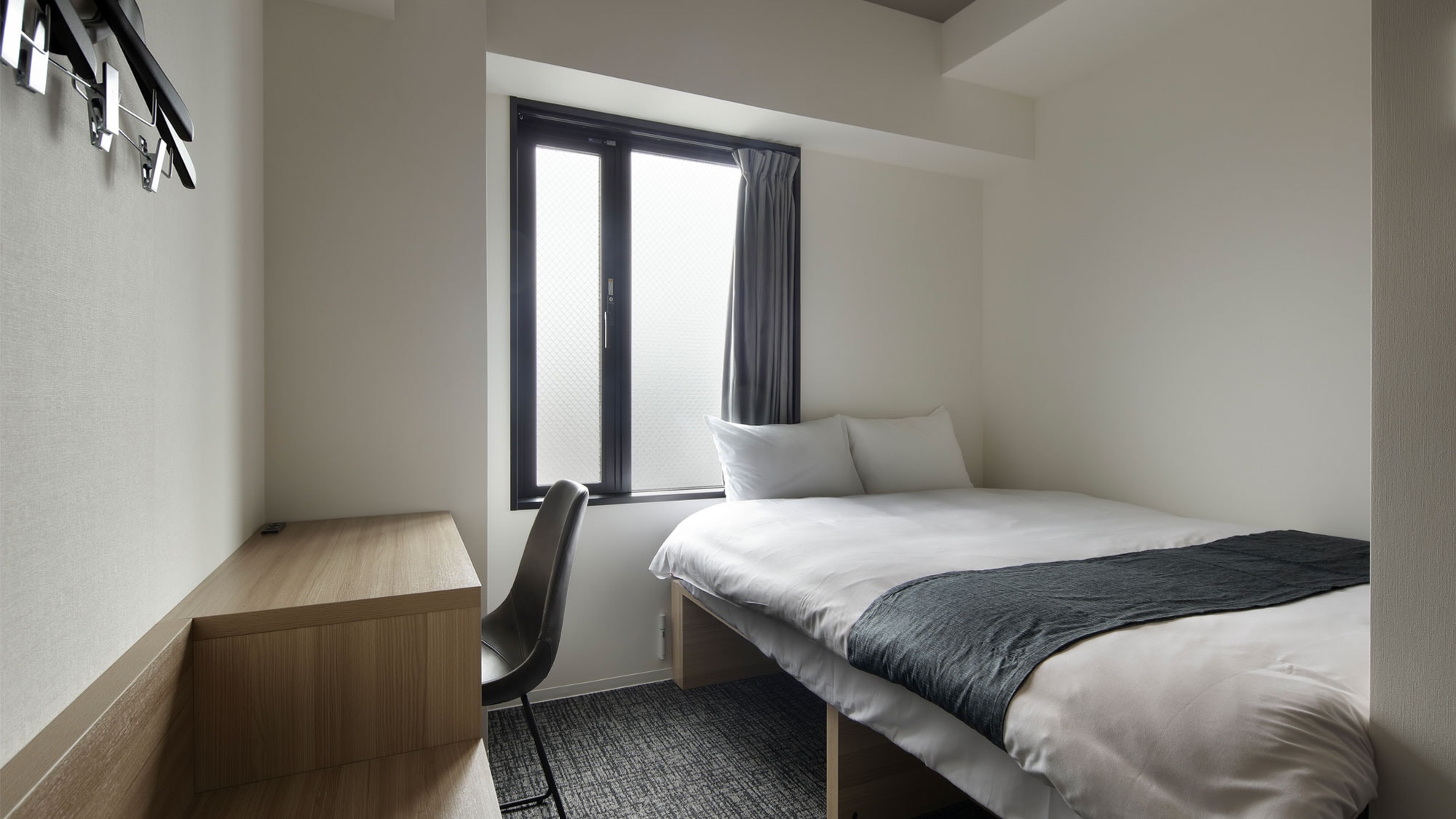 kamar double standar