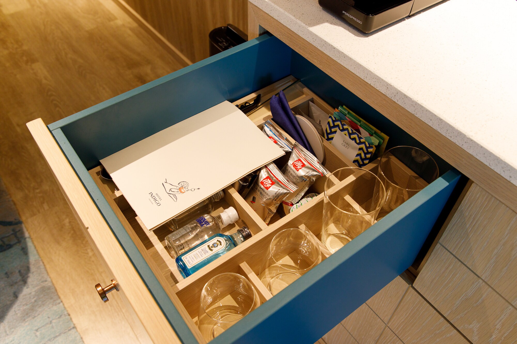 Guest room minibar