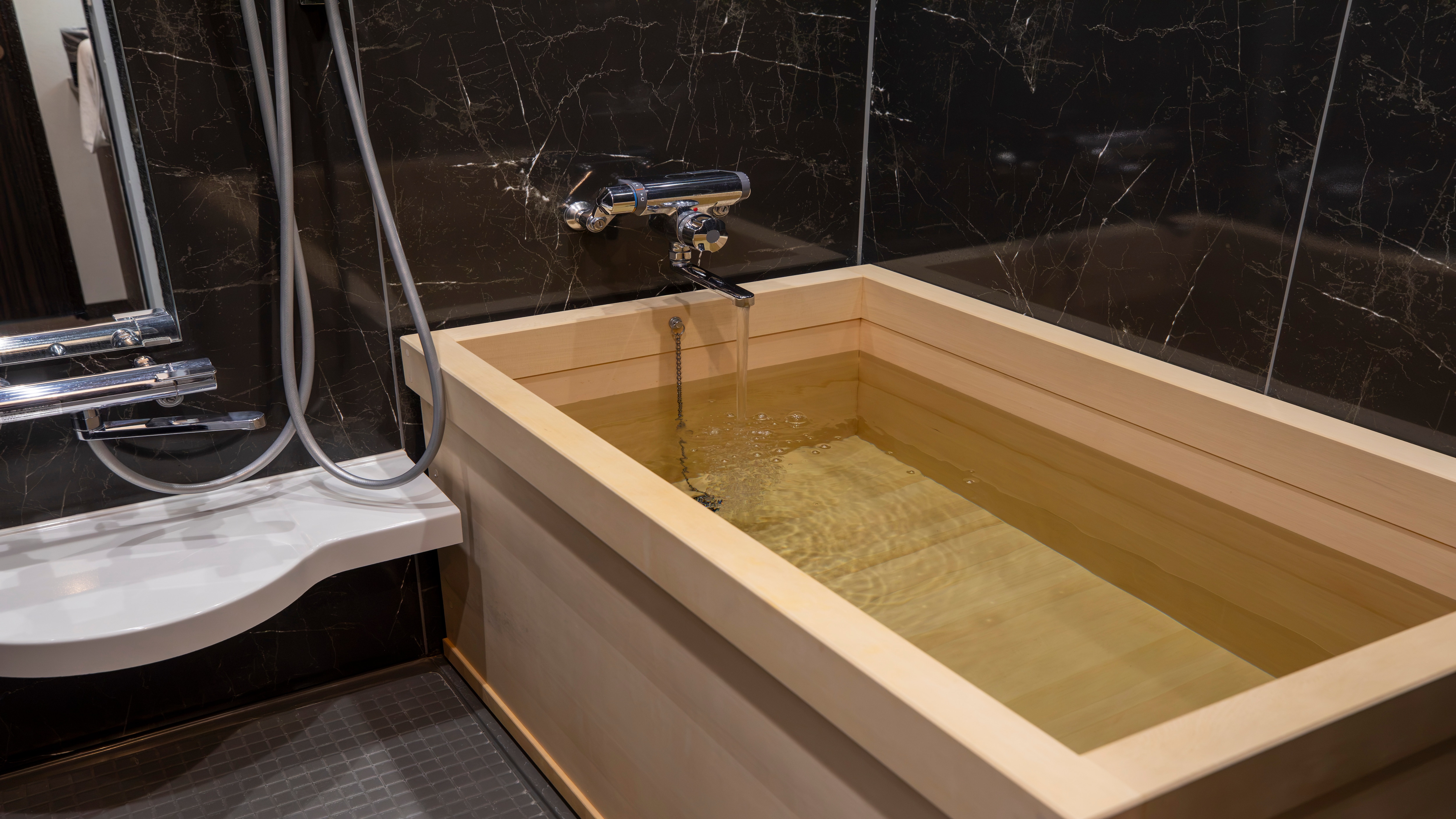 [Semi-Special Room | 1st Floor - B1B2 with Hinoki Indoor Bath]