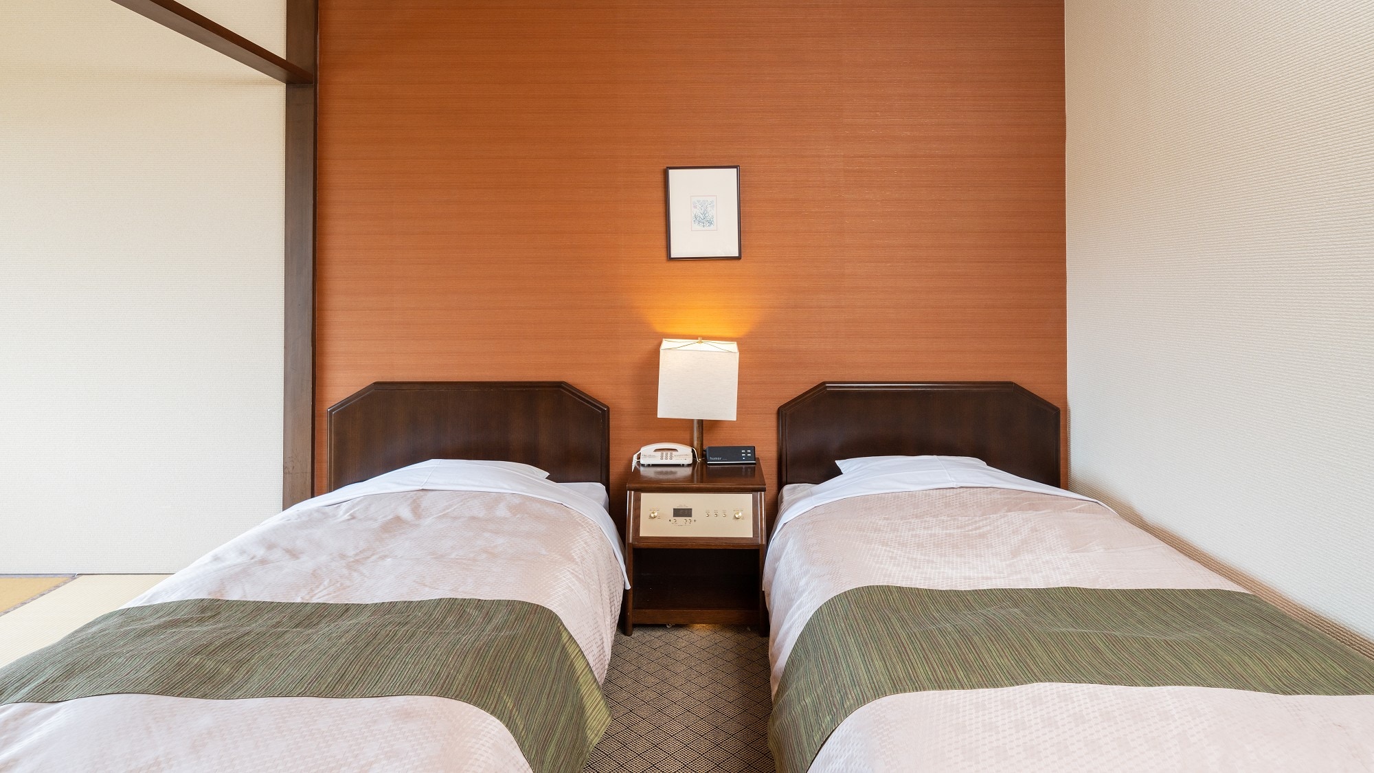 Japanese-Western style room: bed example