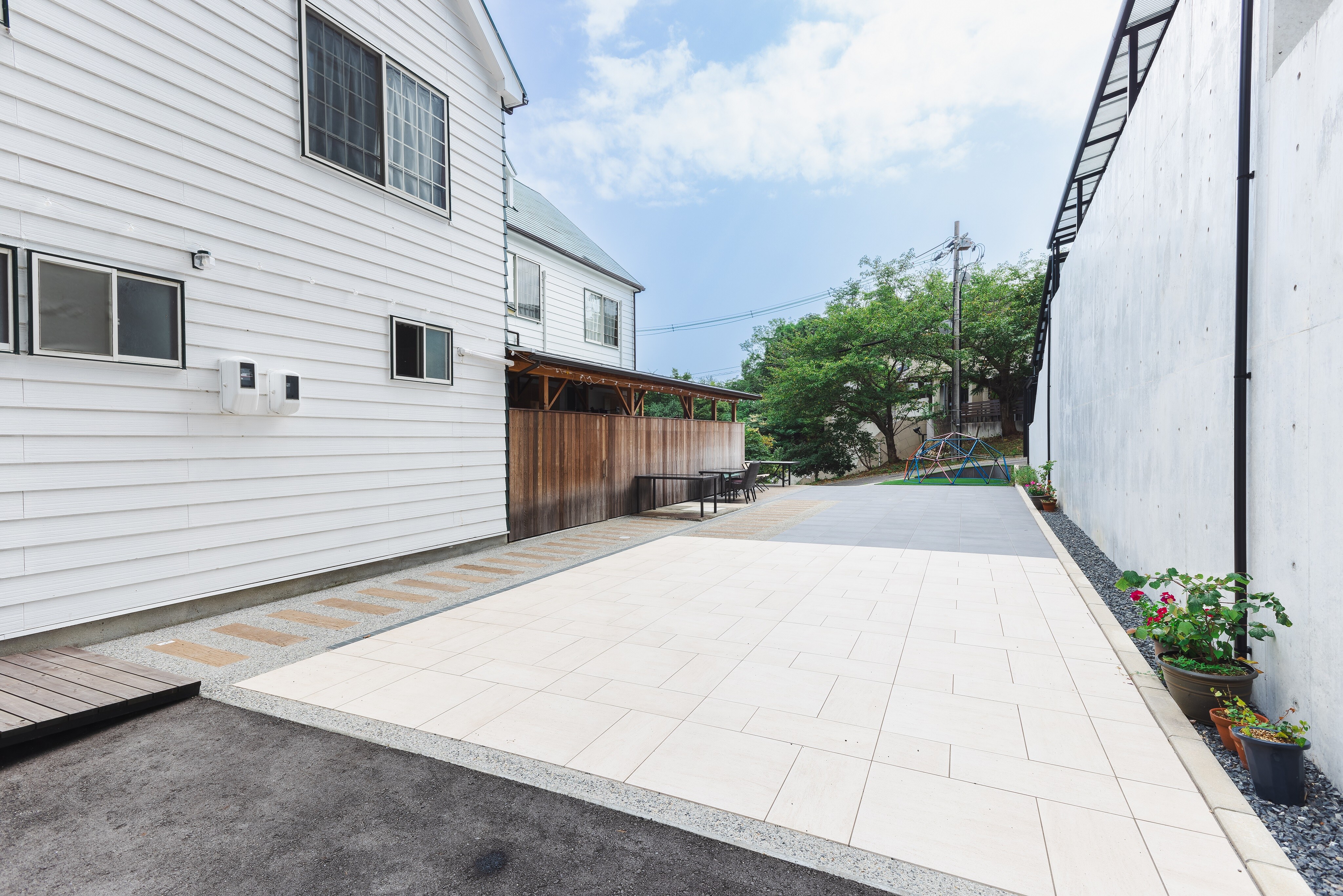 ระเบียงด้านหลังอาคาร