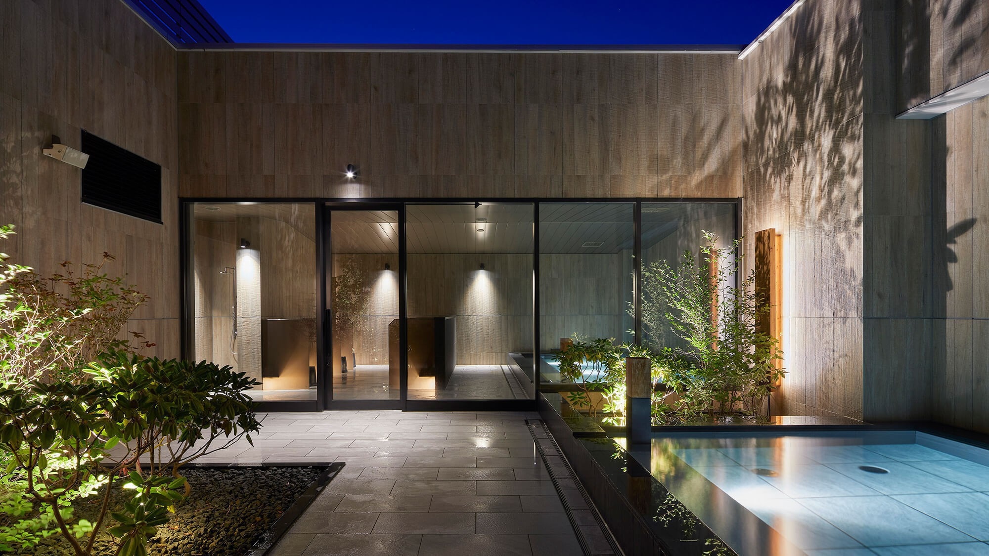 [Open-air bath in the sky] <13F> Open-air bath on the top floor. A relaxing time to look at the starry sky in an open space