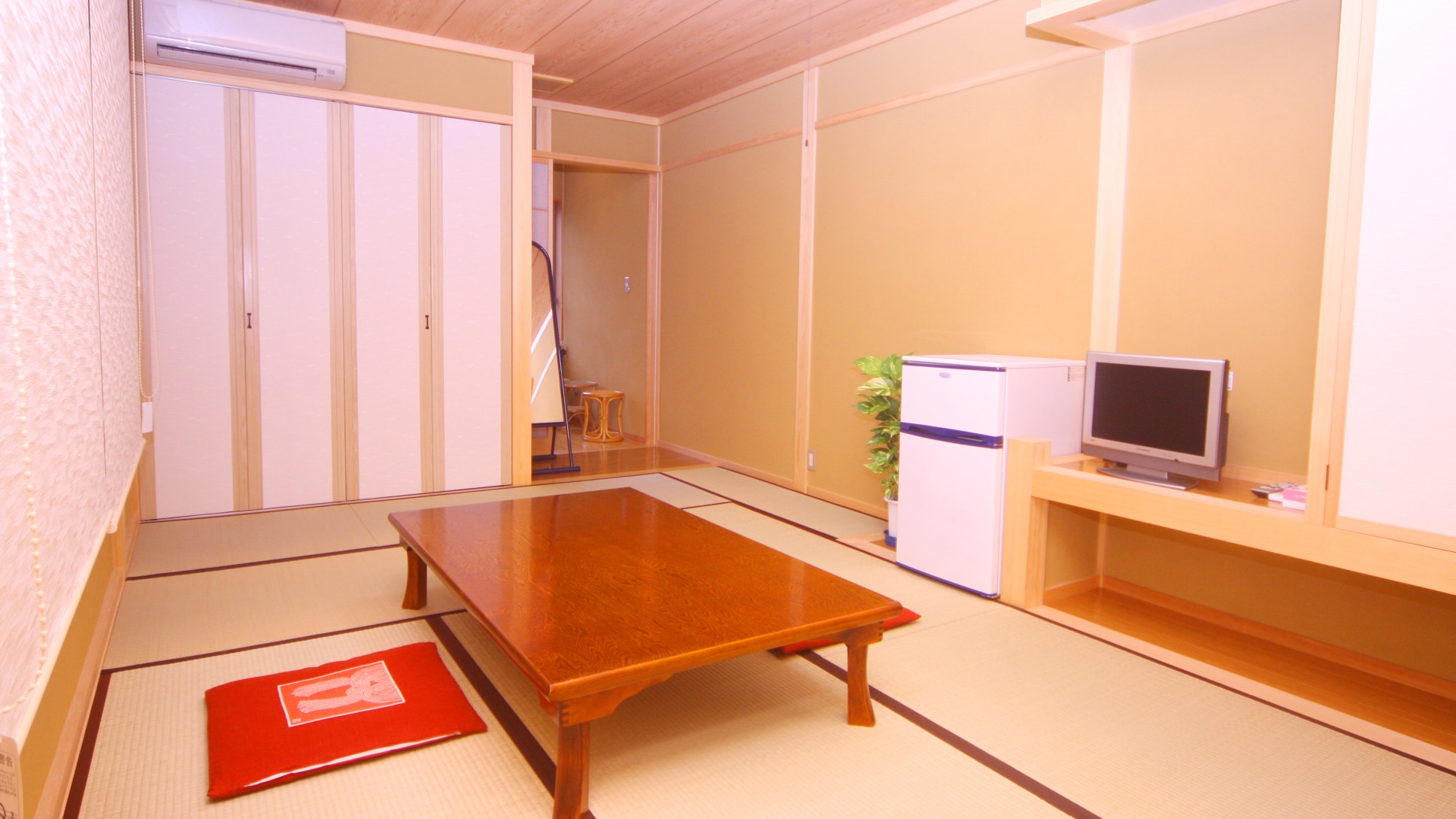 Kurage: Japanese-style room facing the harbor