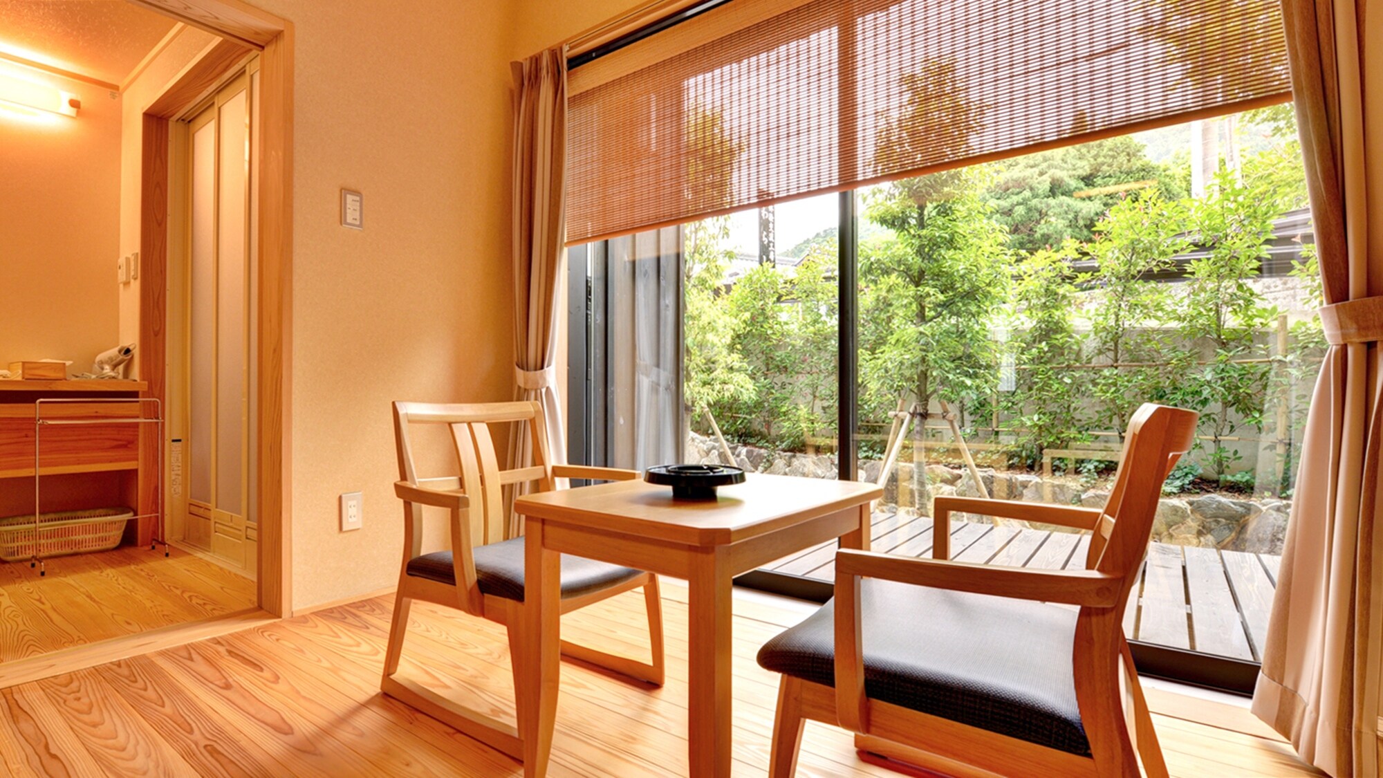 [Japanese-style room] Veranda