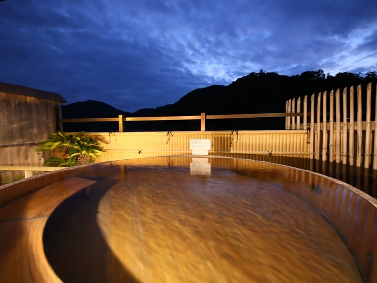 Open-air bath