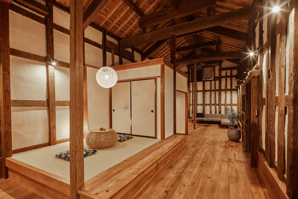 [VMG Suite 302 SEIGAKU Building]