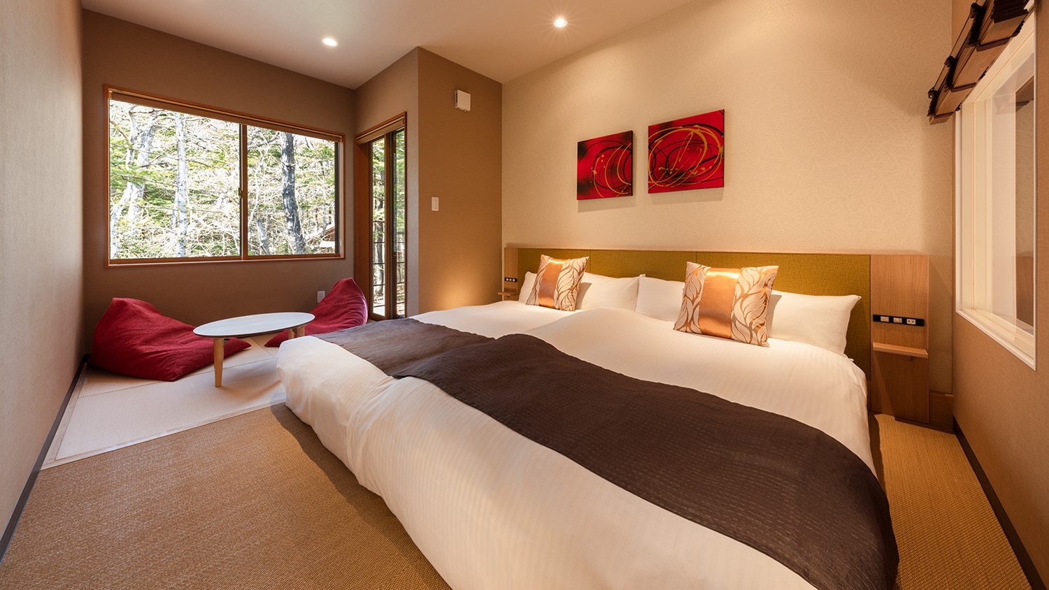 Standard Japanese and Western room facing right