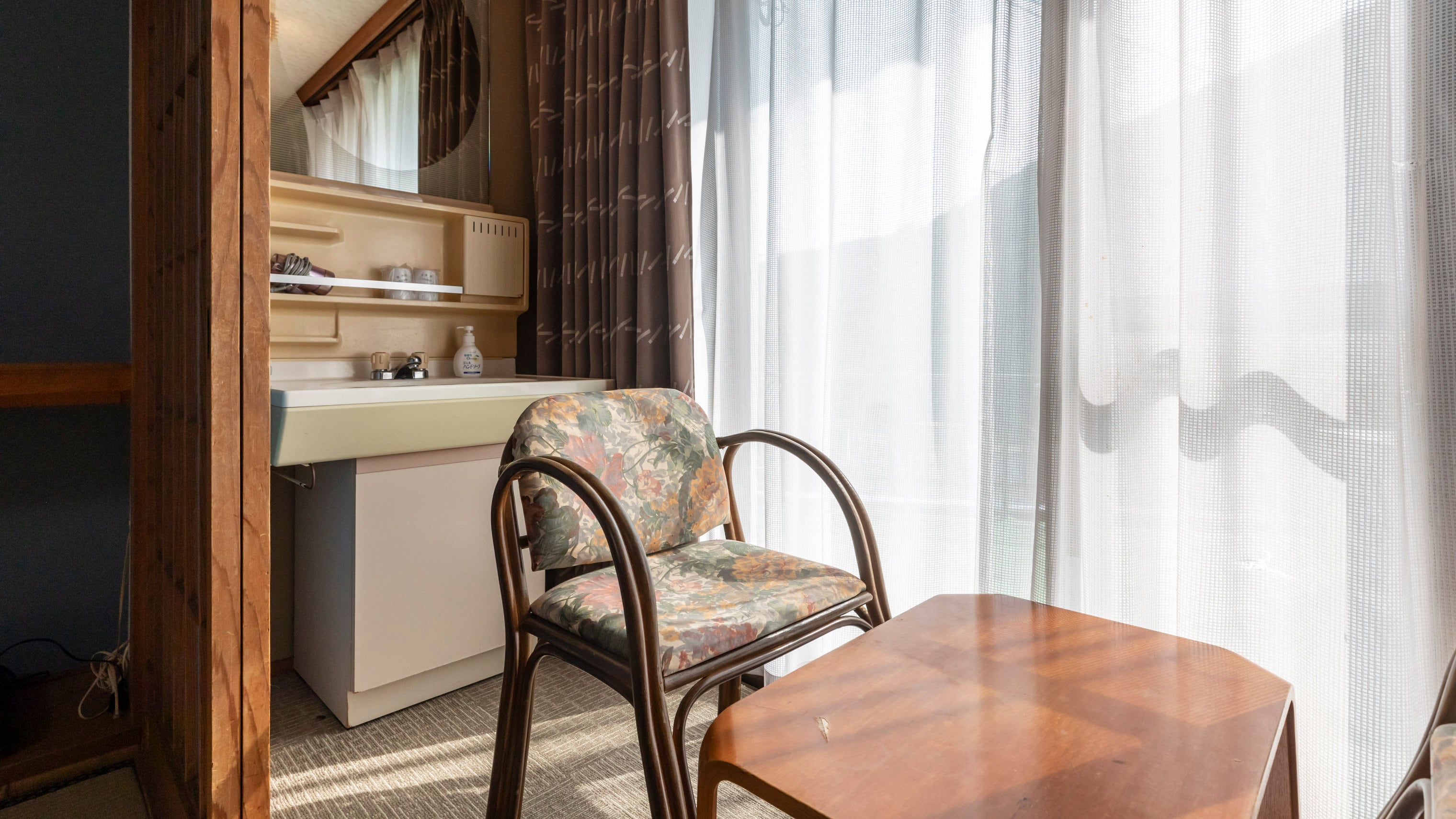 [Non-smoking] Japanese-style room for 2-4 people (with toilet and shared bathroom)