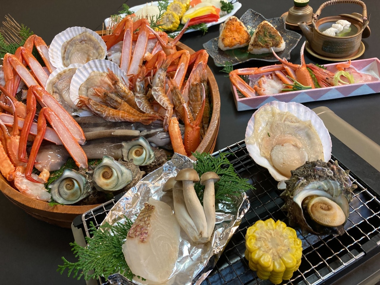 Từ tháng 6 đến ngày 31 tháng 8, hãy thưởng thức hải sản tươi sống nóng hổi! Hình ảnh hải sản nướng gợi ý