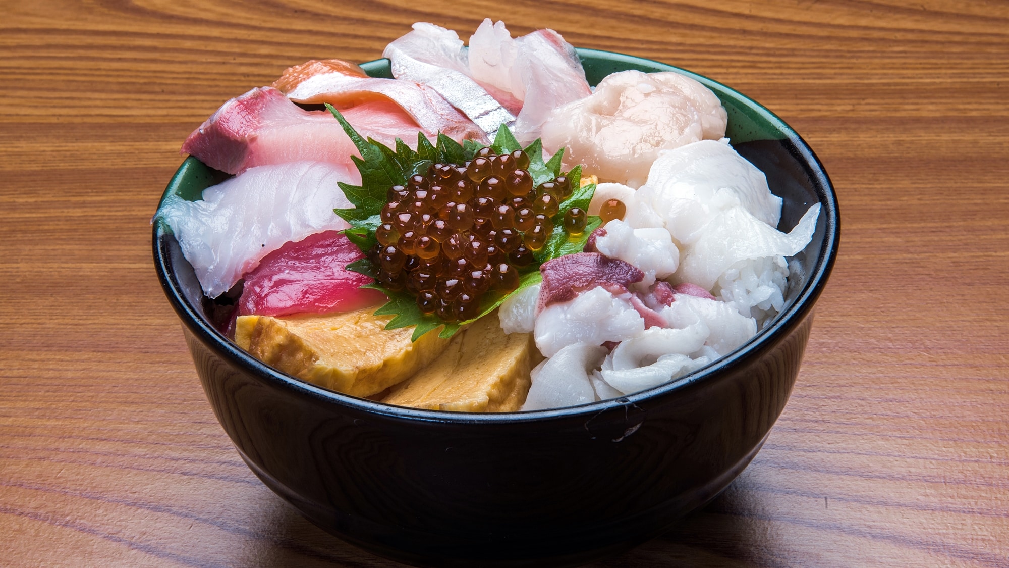 *[Meals] Kaisendon Gozen: We use plenty of fresh and delicious seafood unique to Hokkaido.