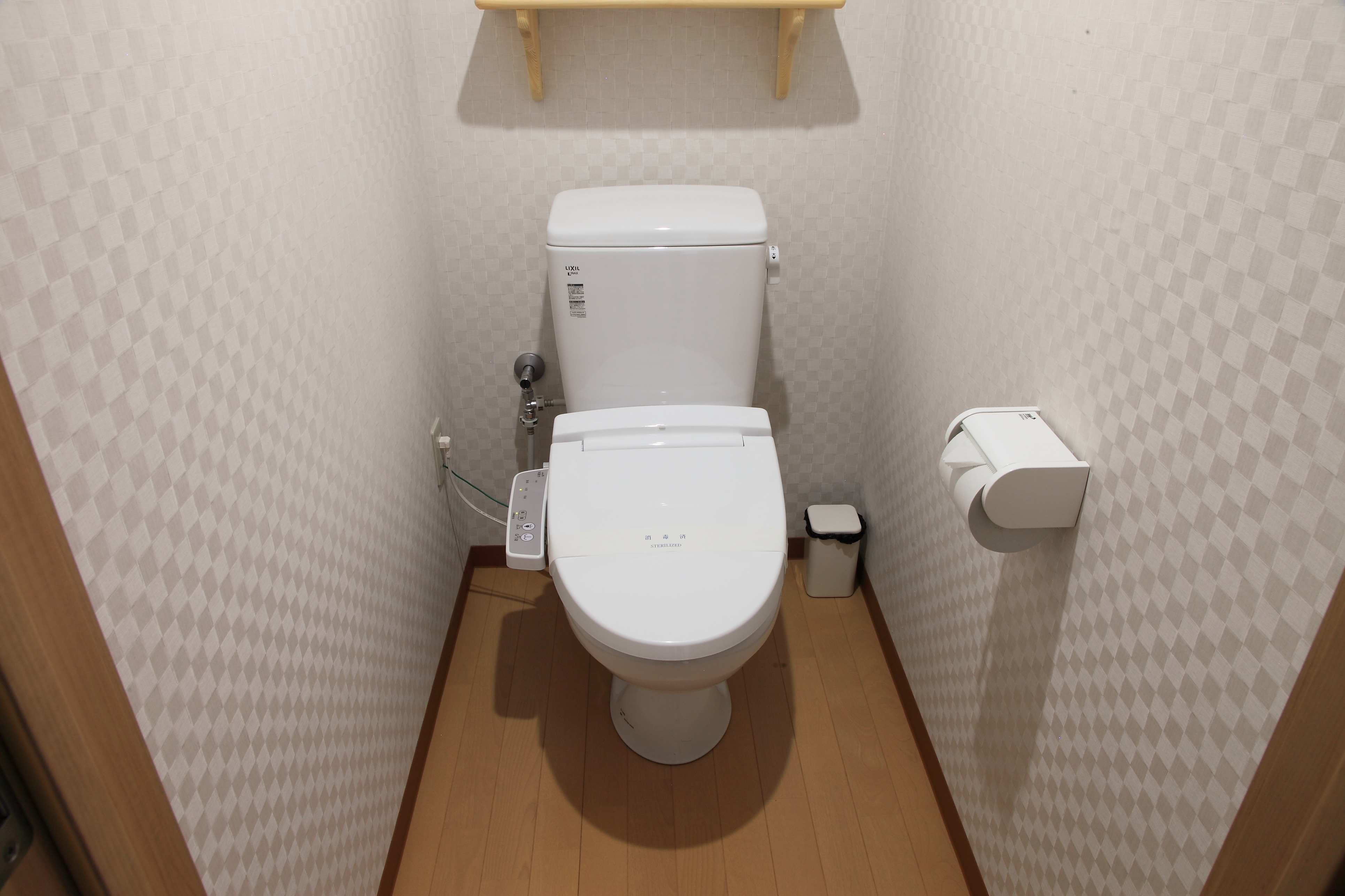 4th and 5th floor restrooms