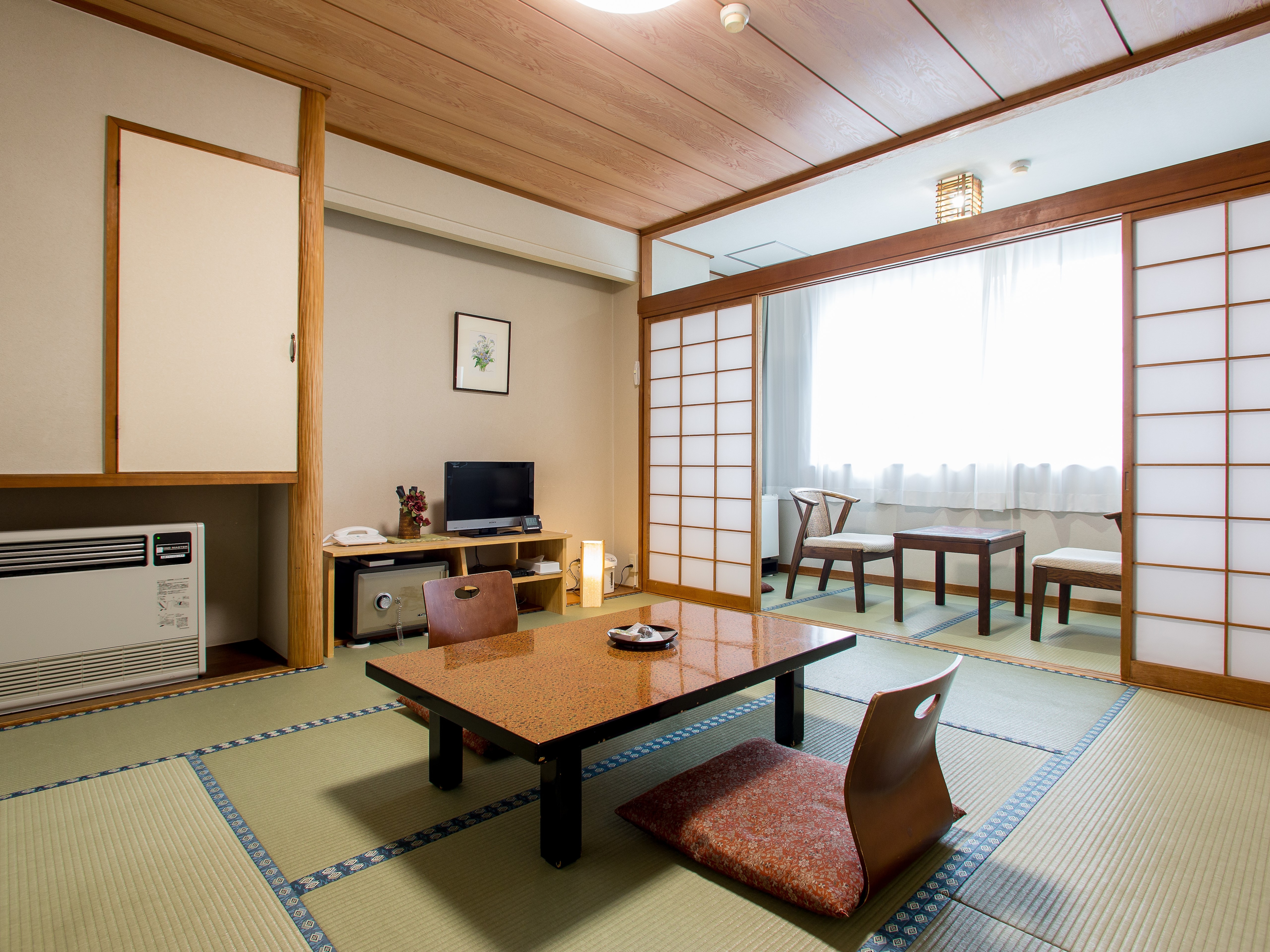 Japanese-style room 8 tatami mats + wide rim