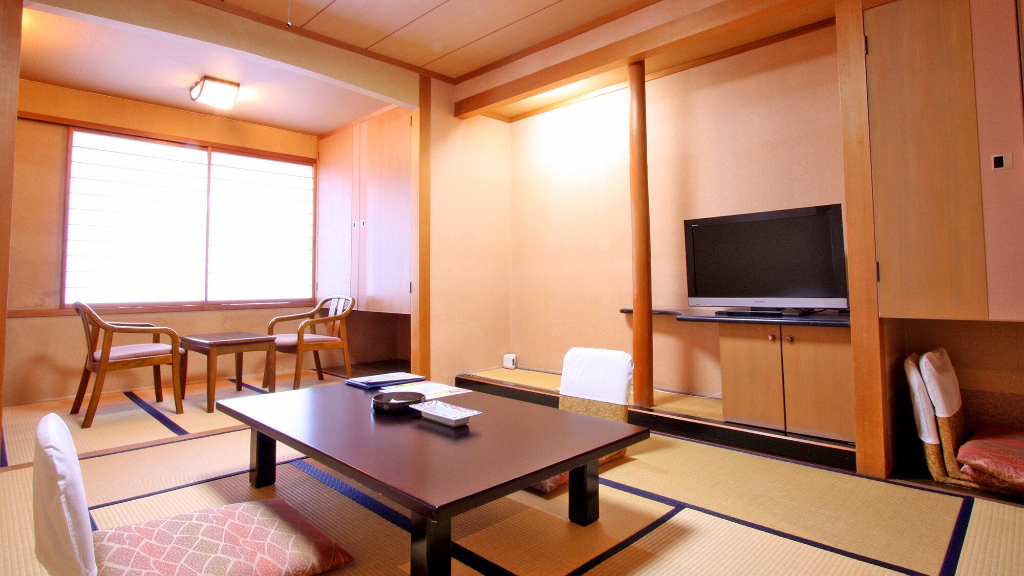 [Non-smoking] Main building Japanese-style room 8 tatami mats B01