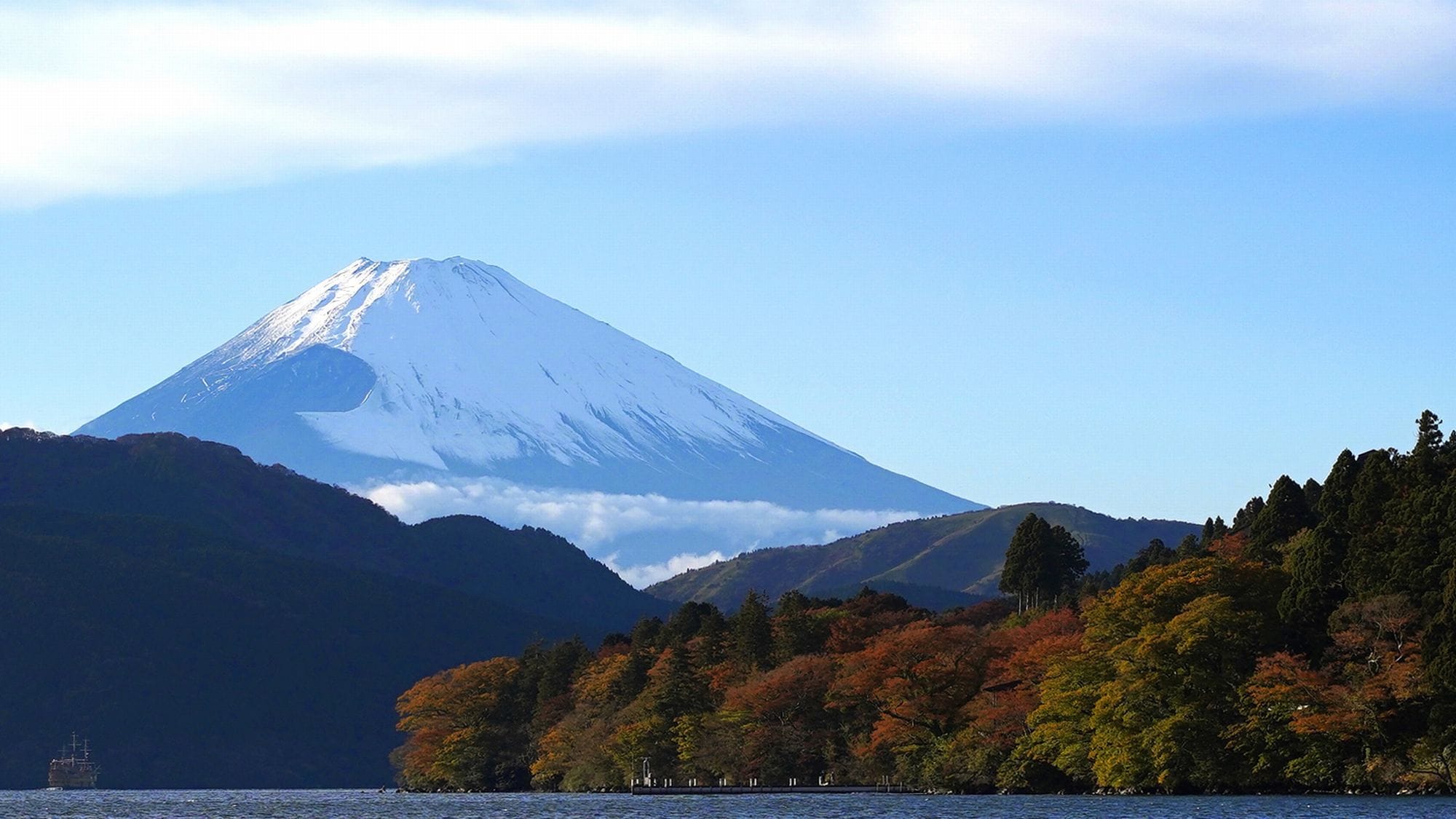 Mt. Fuji seen from "Lakeside Japanese-style room overlooking Lake Ashinoko" (The view differs depending on the room)