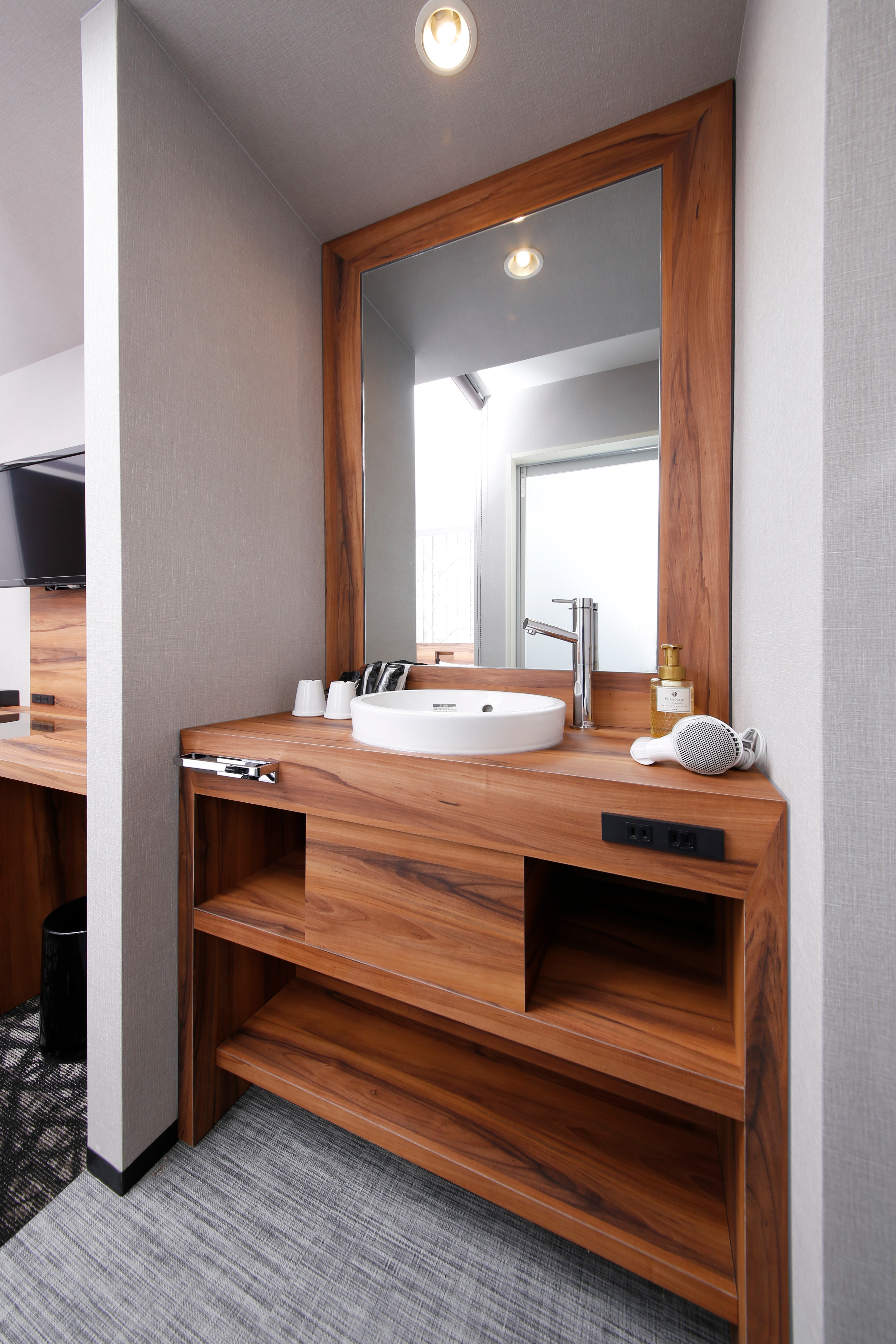 อ่างล้างหน้ามาตรฐานเตียงแฝด / สำหรับสามท่าน