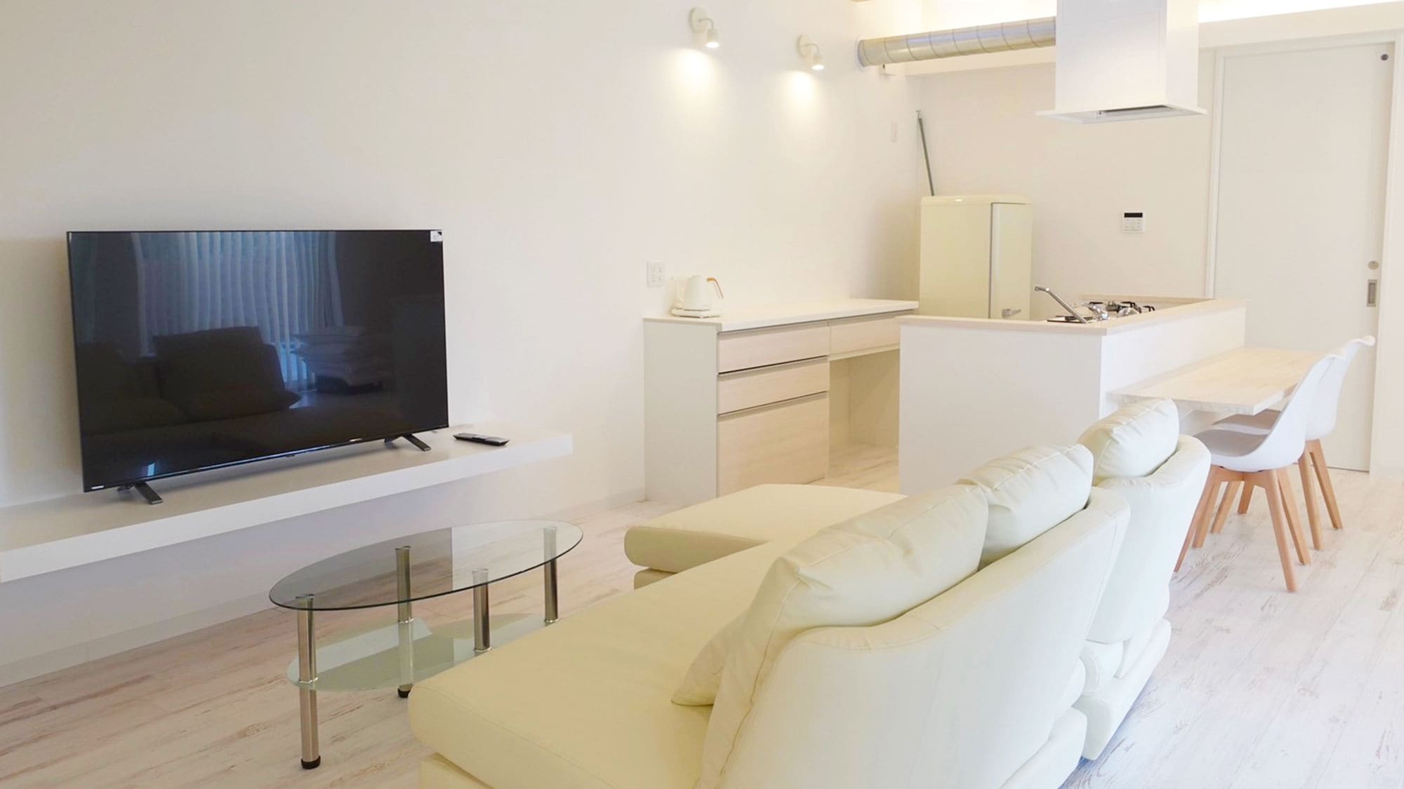 [Villa A] The spacious terrace is gently connected to the bathroom and kitchen, creating an open space.