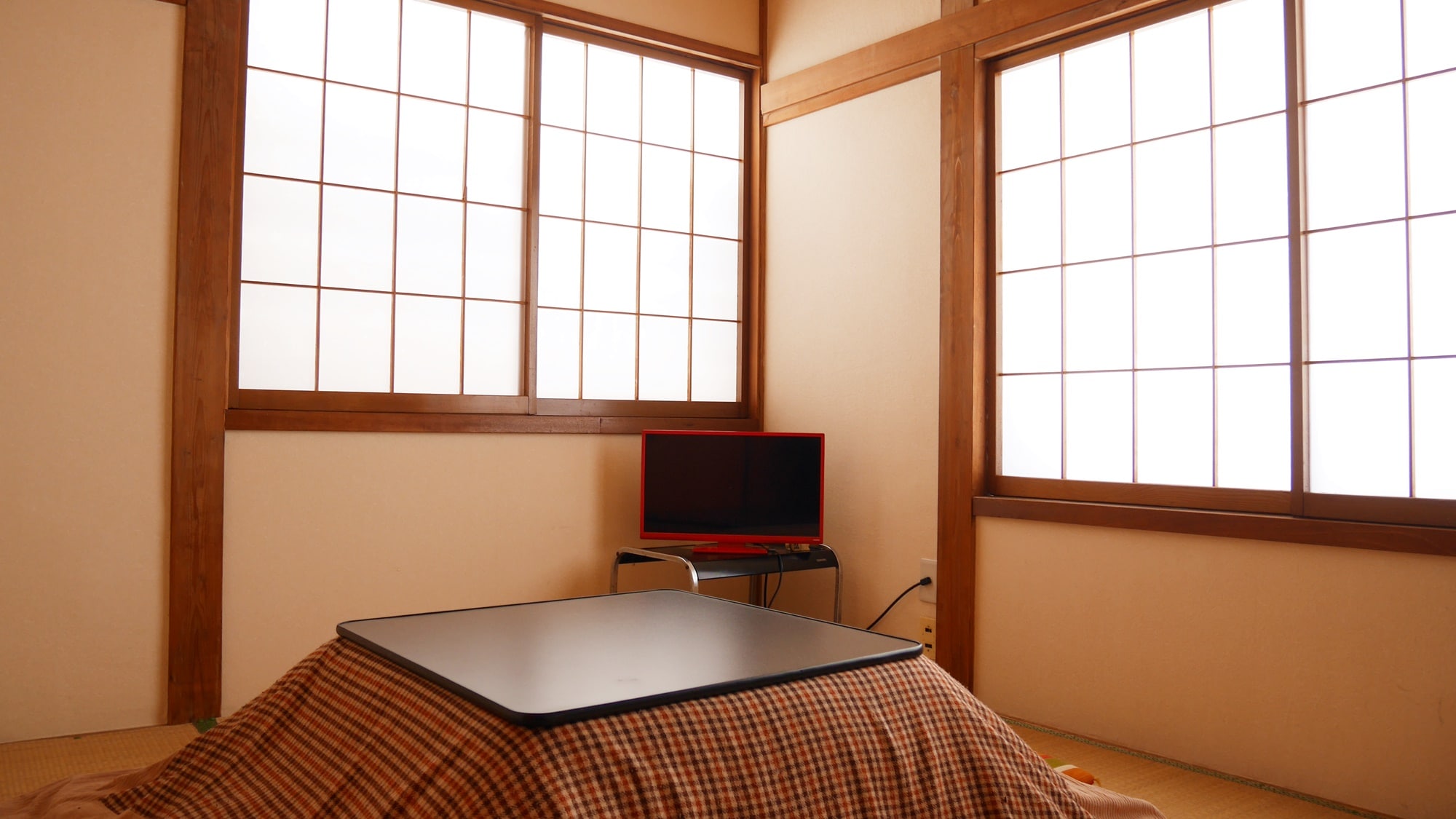 *Example of a 6 tatami Japanese-style room / Rooms of 6 to 10 tatami mats are available depending on the number of people.
