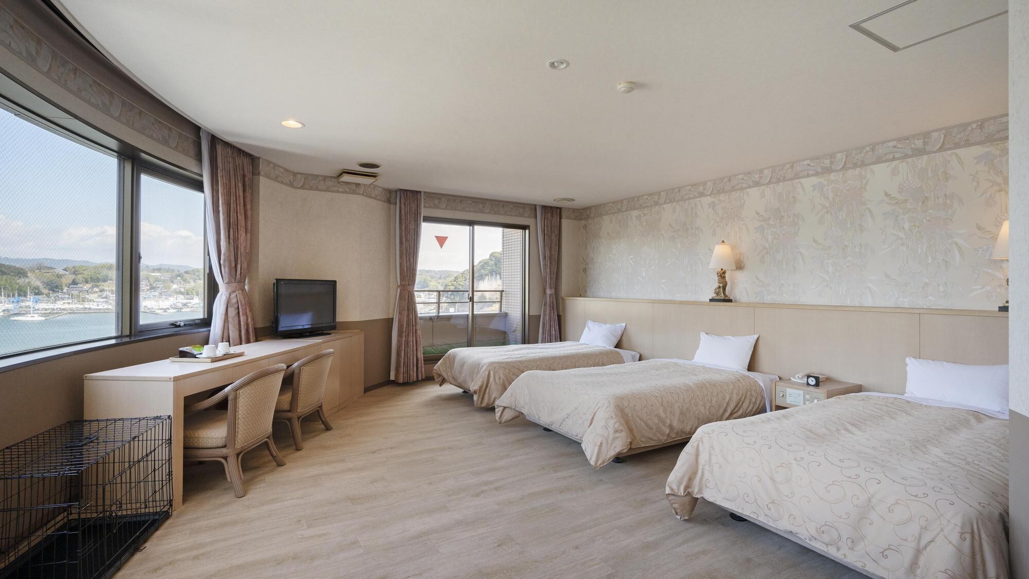 Panorama Corner Triple [Upper Floor & Lake Side]: A spacious 37 square meter Western-style room located on the lake side (west side).