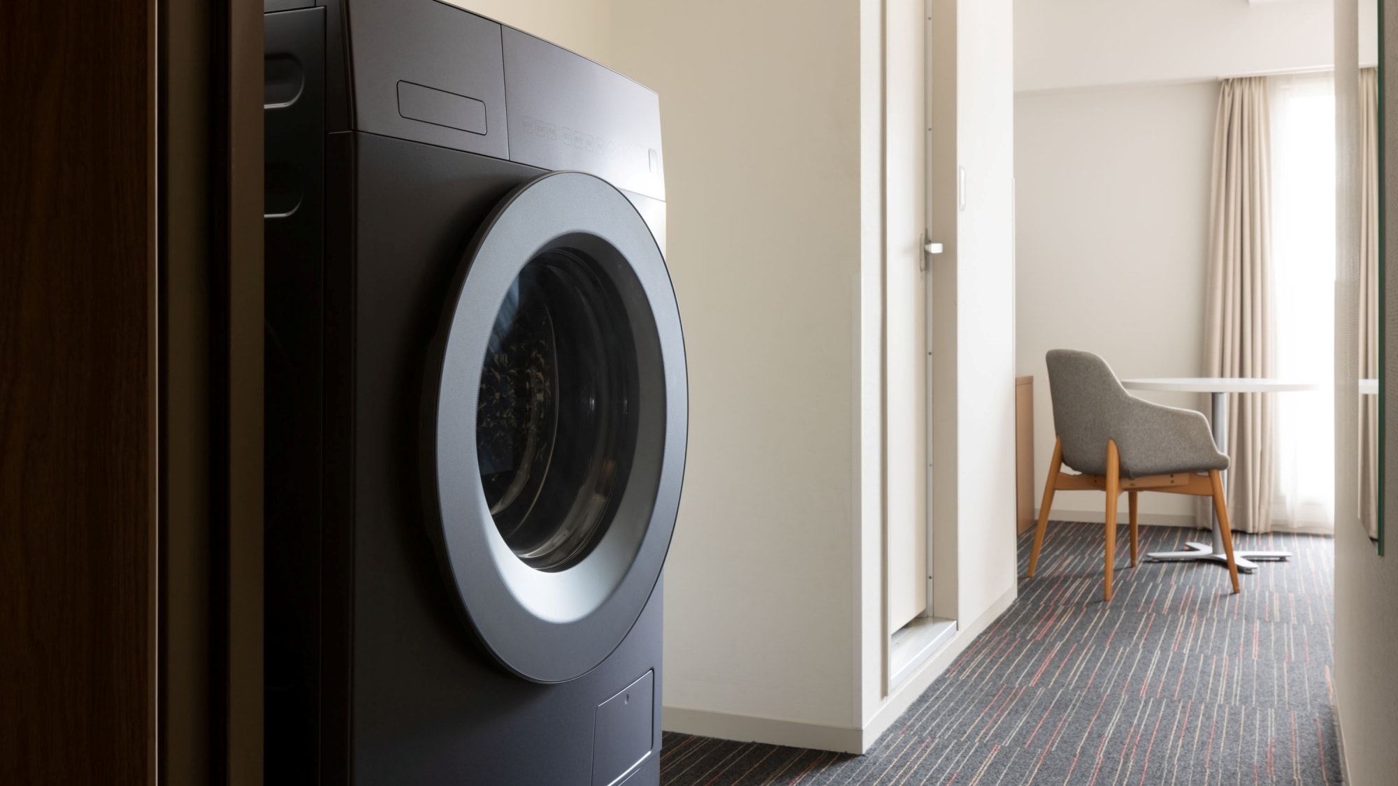 Washer/dryer (in some rooms)