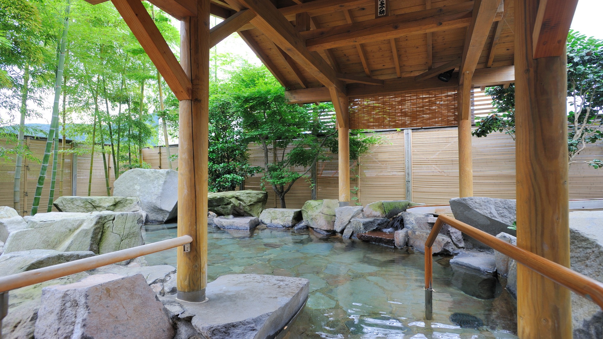 [Kiri no Yu] Women's open-air bath "Iwaburo"