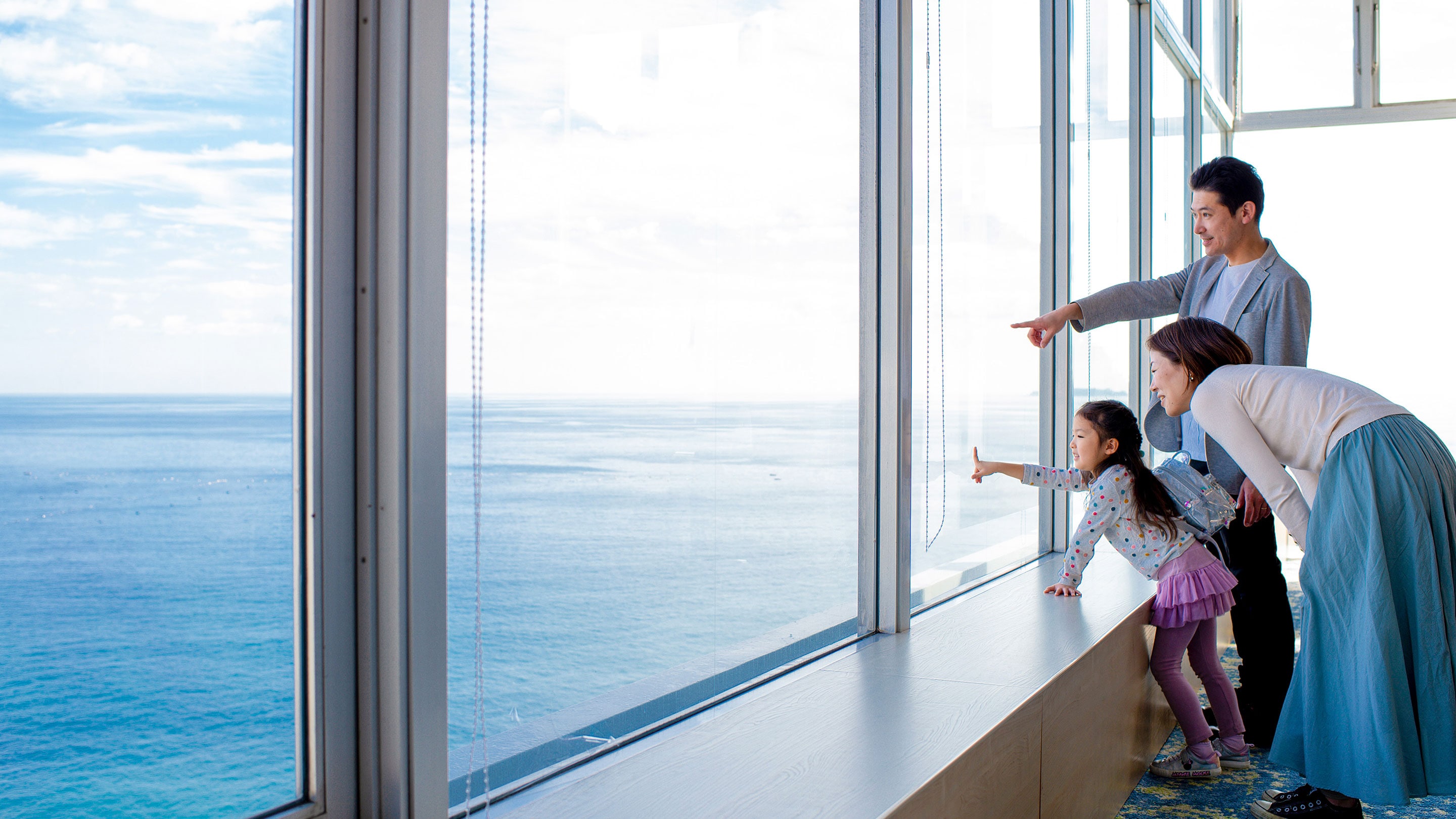 Lobby with sea view
