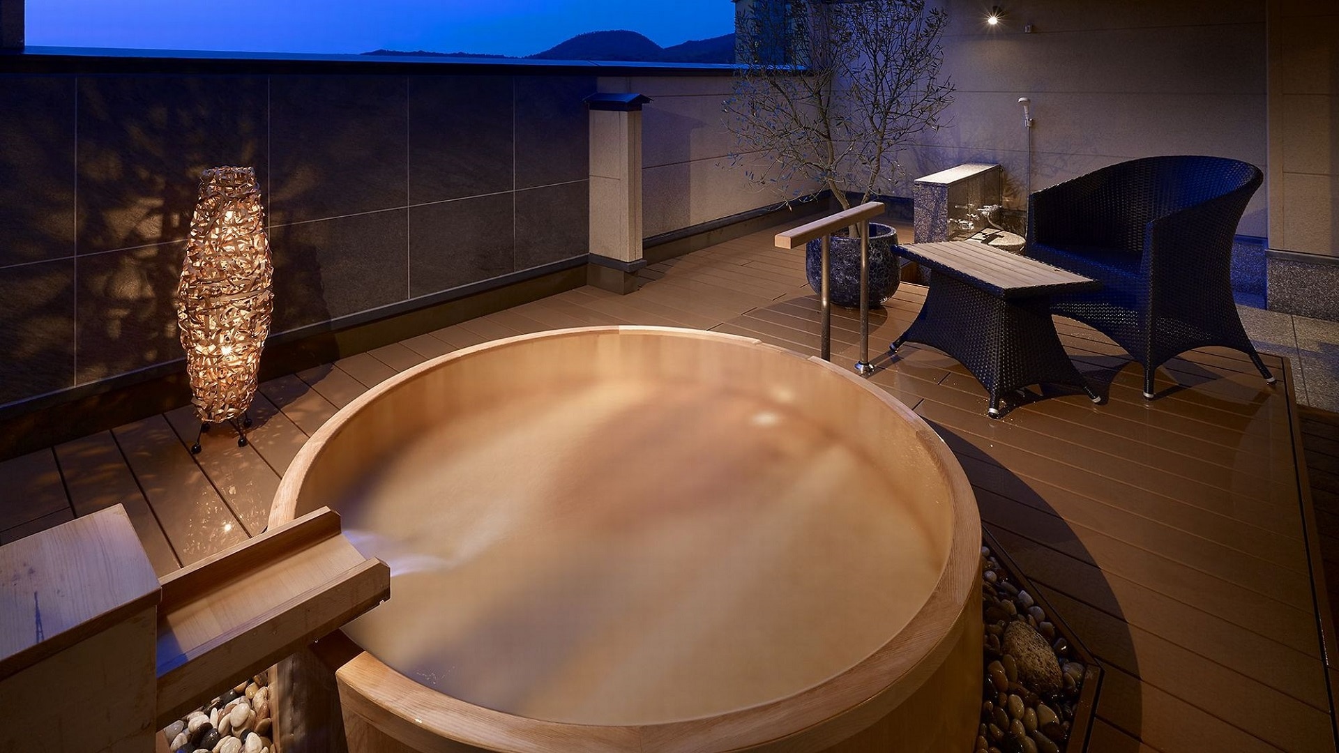 Guest room with open-air bath Yunosumika: Premium room 323 "Kocho"