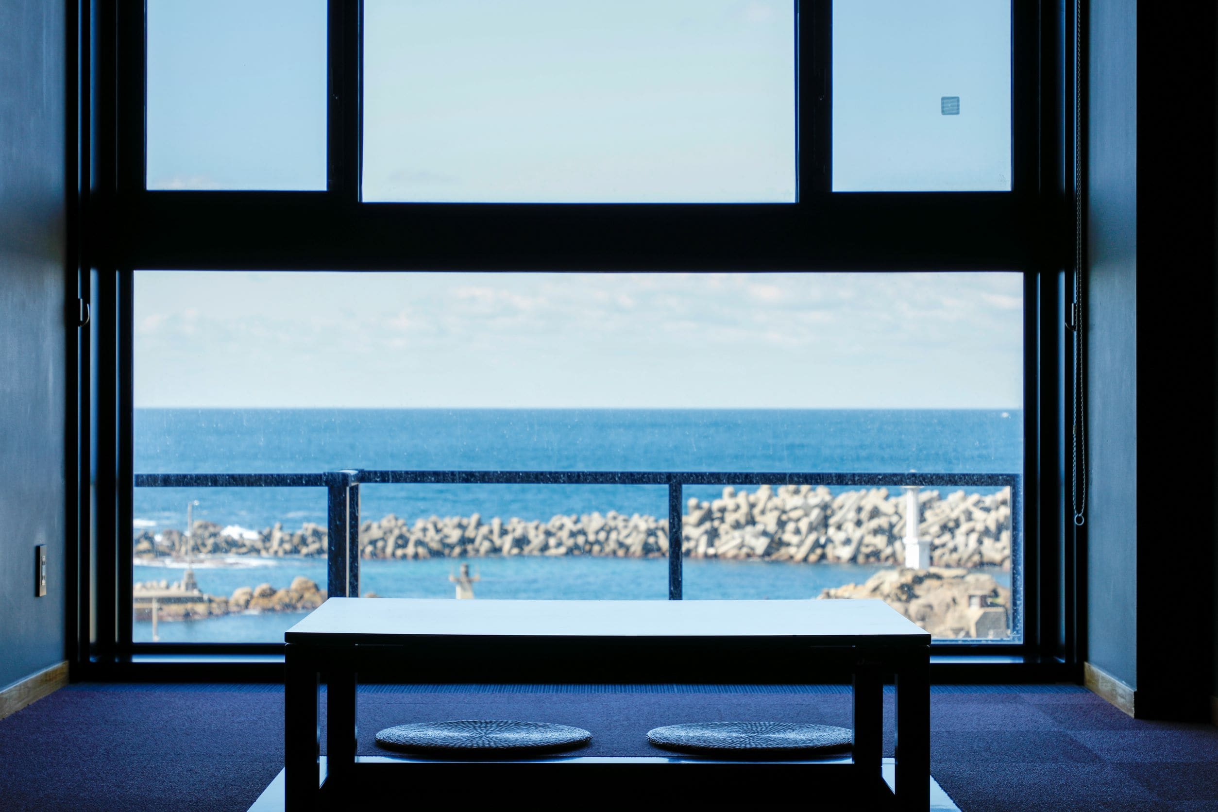 【客房景觀】2～3樓：附展望浴池及陽台的客房：可眺望日本海的客房