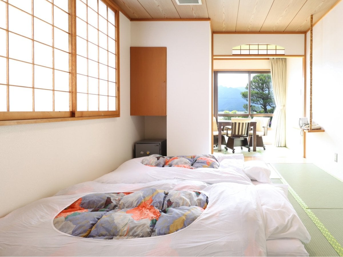 3F: Japanese-style room (shower booth only)