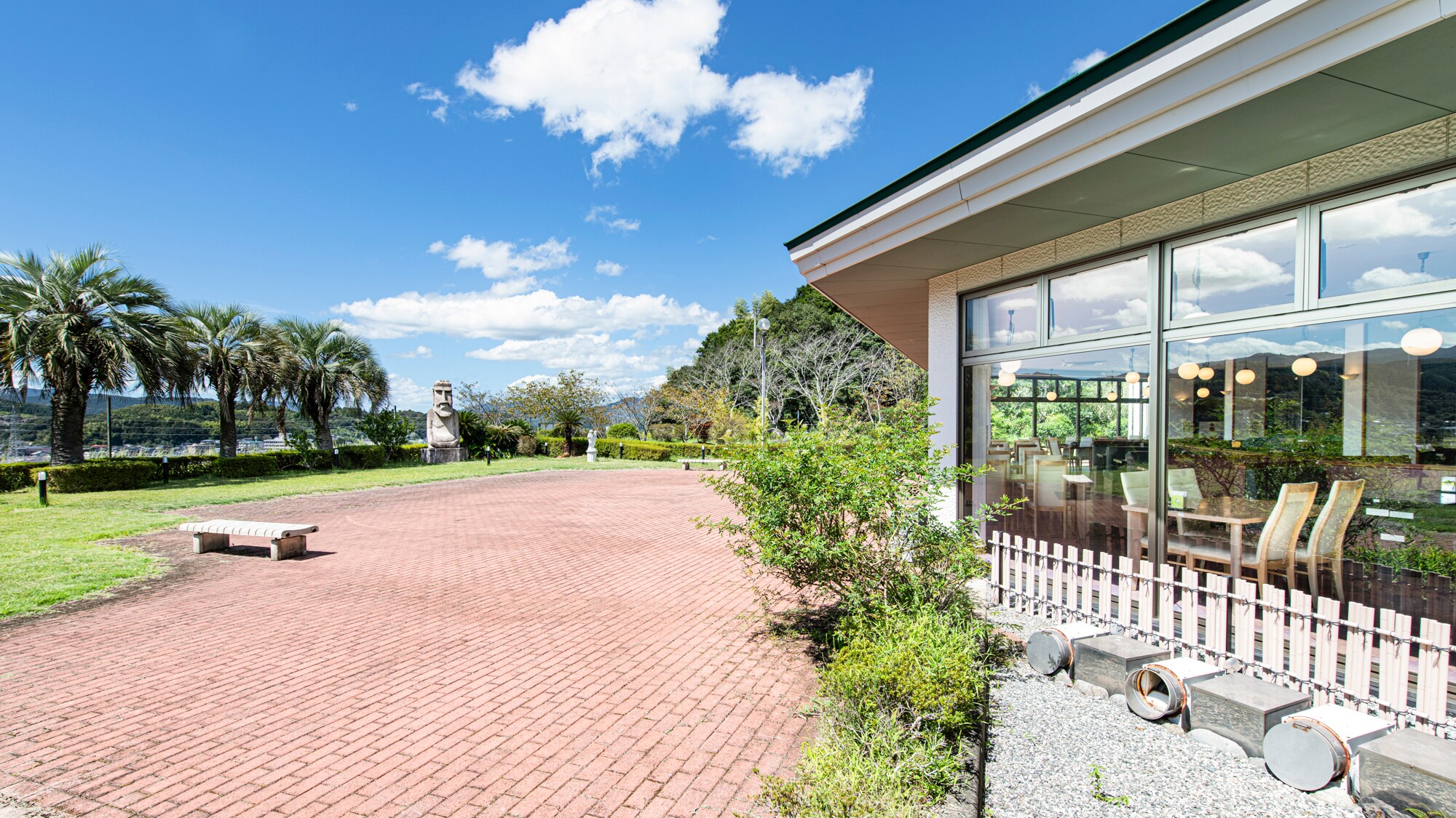 [Garden Terrace] Daytime / A panoramic view of the vast sky and the streets of Hitoyoshi