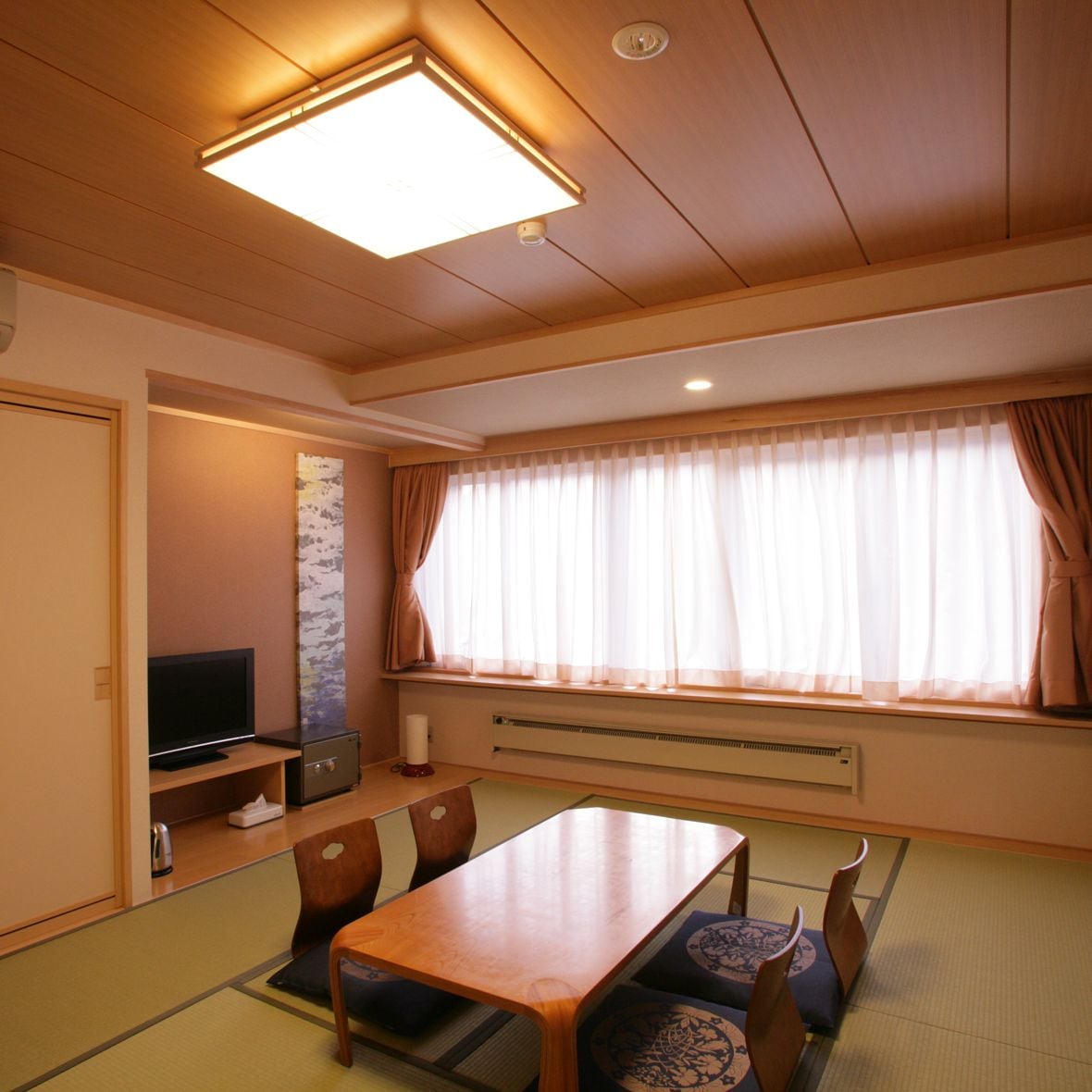 Japanese-style room with bath and toilet