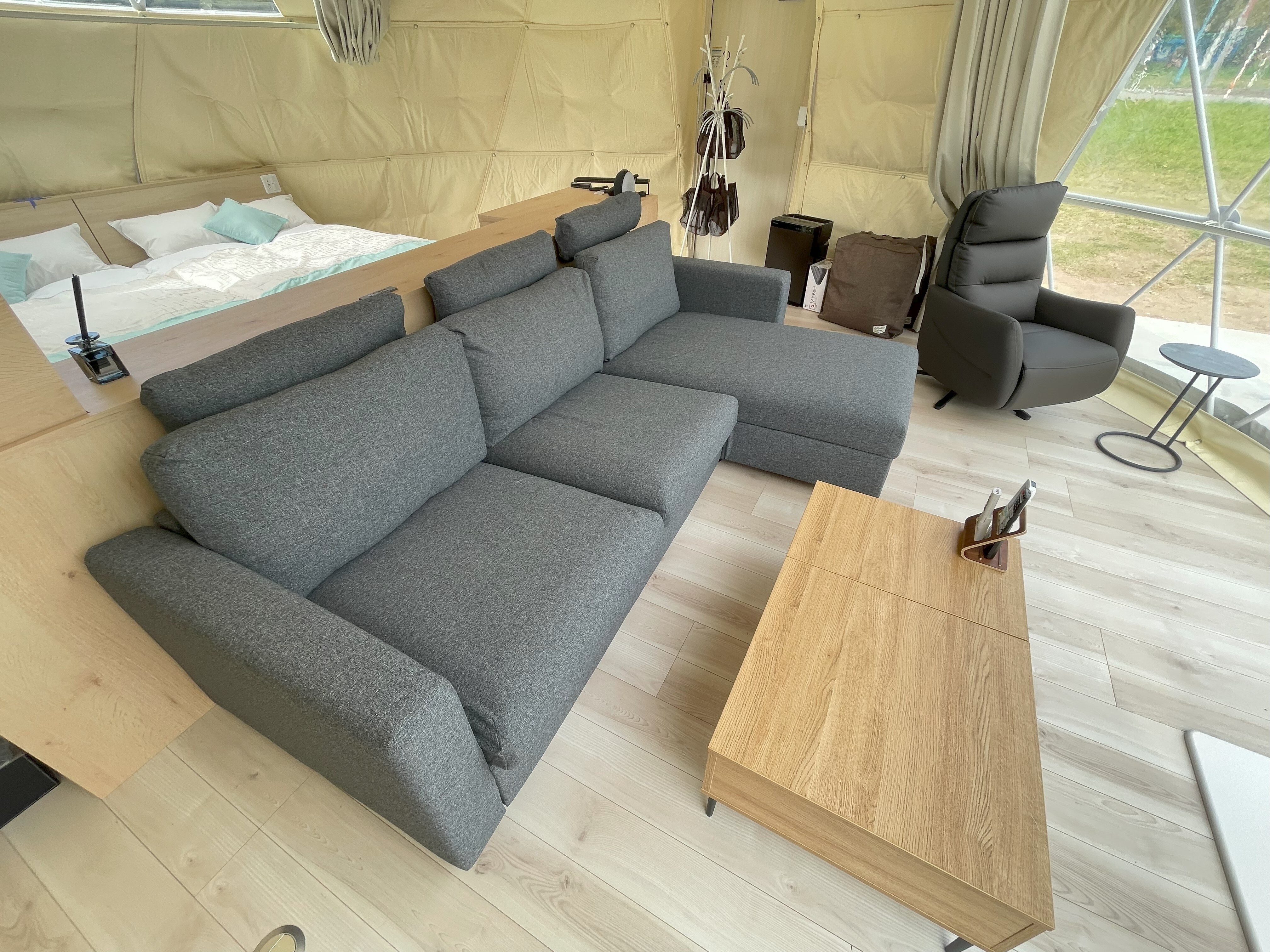 [Modern Western-style room]