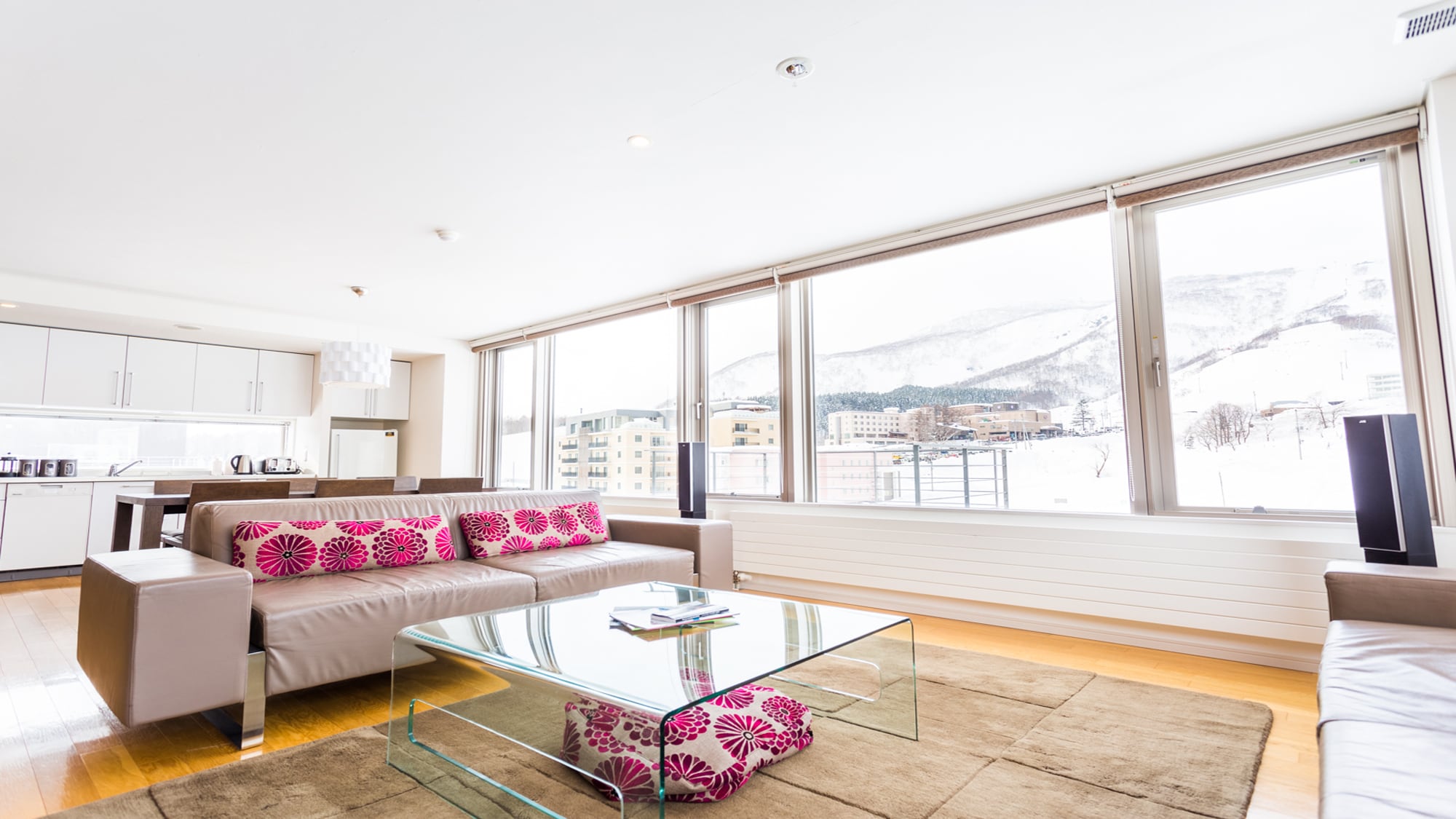 [Penthouse] Living room