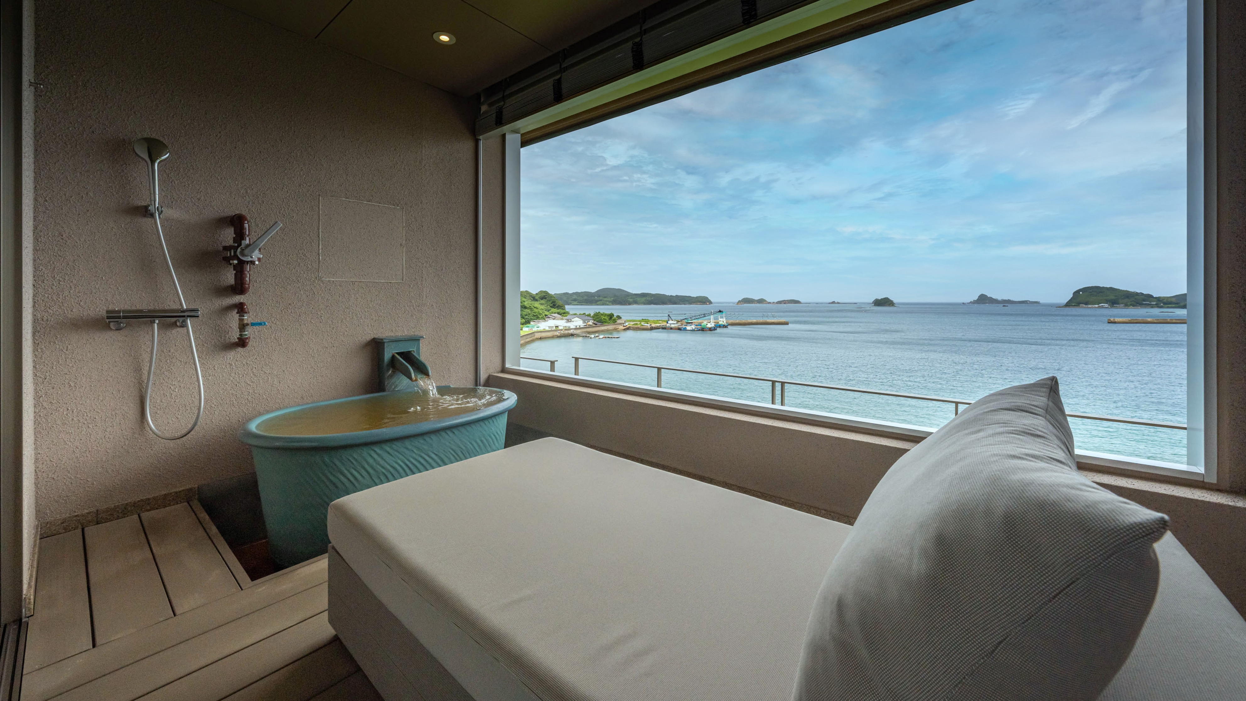 Premium Japanese and Western room source ocean open-air