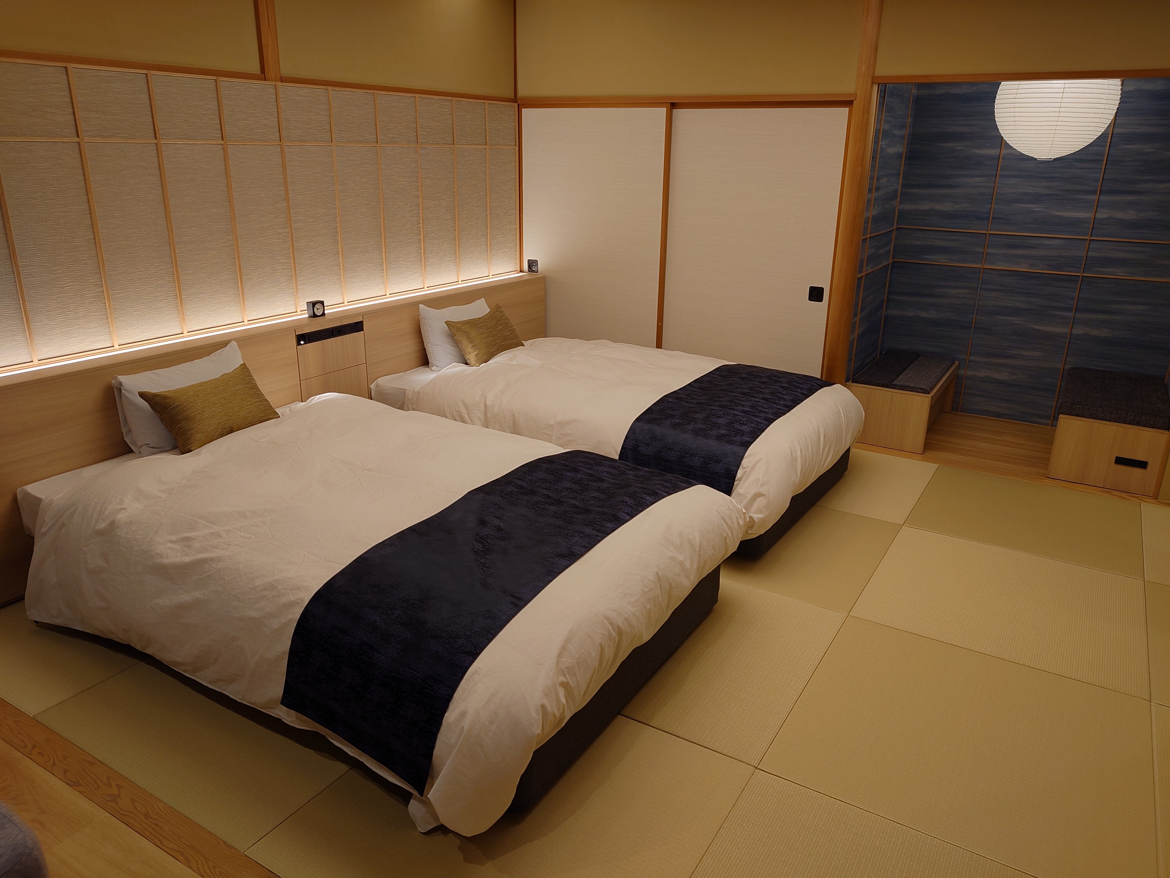 Japanese-Western style bed