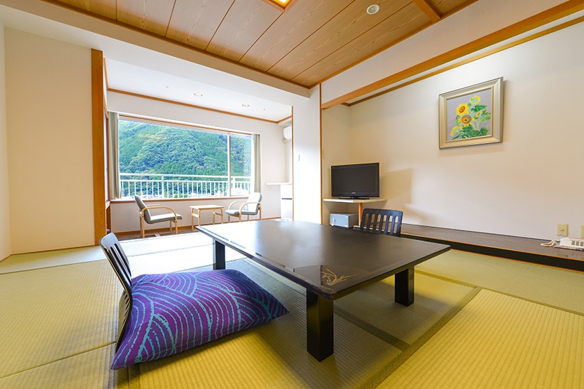 Superior room with Japanese-style indoor bath (Hyakkakan, river side)