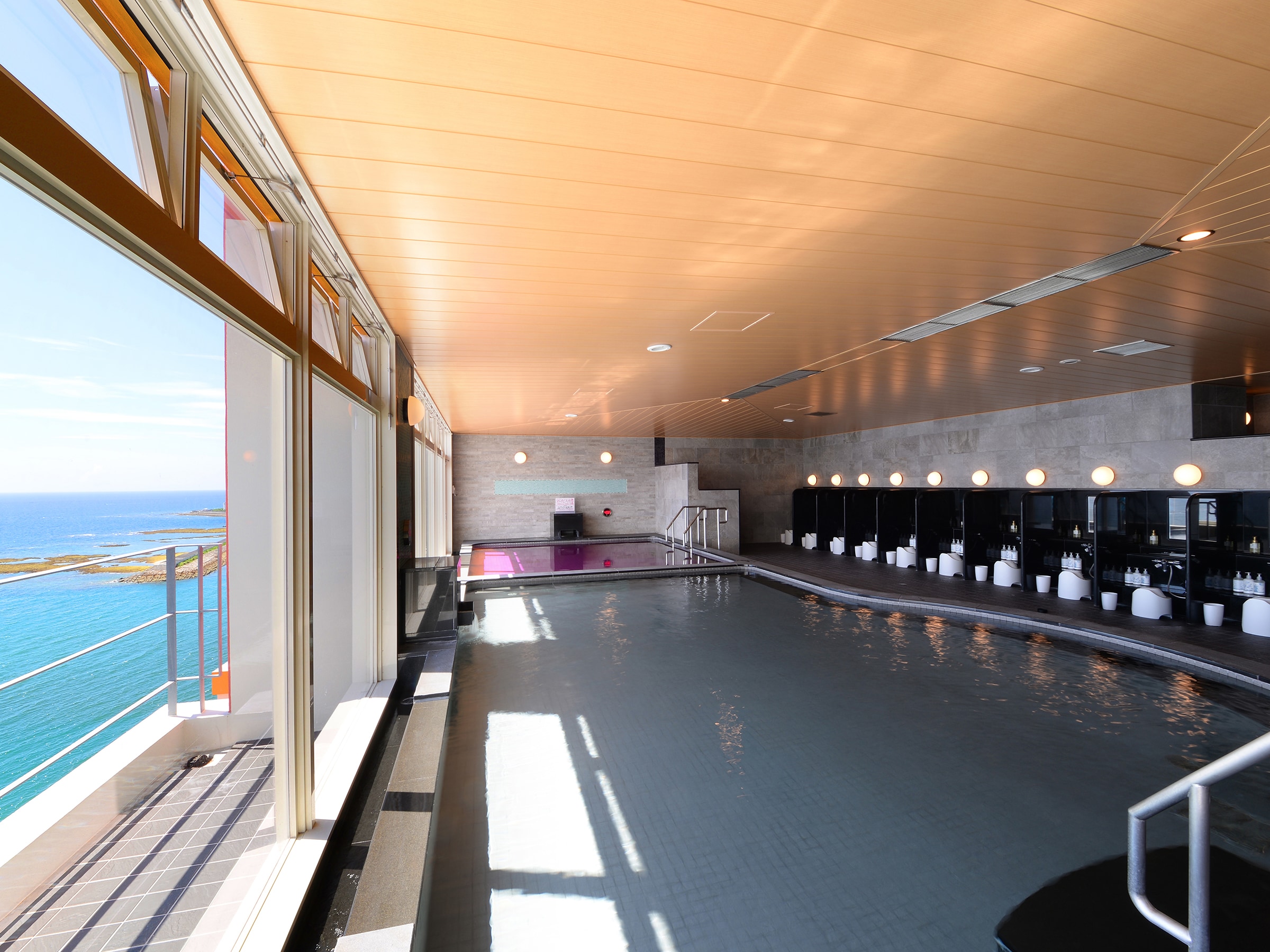 Observatory bath (11th floor of the annex)